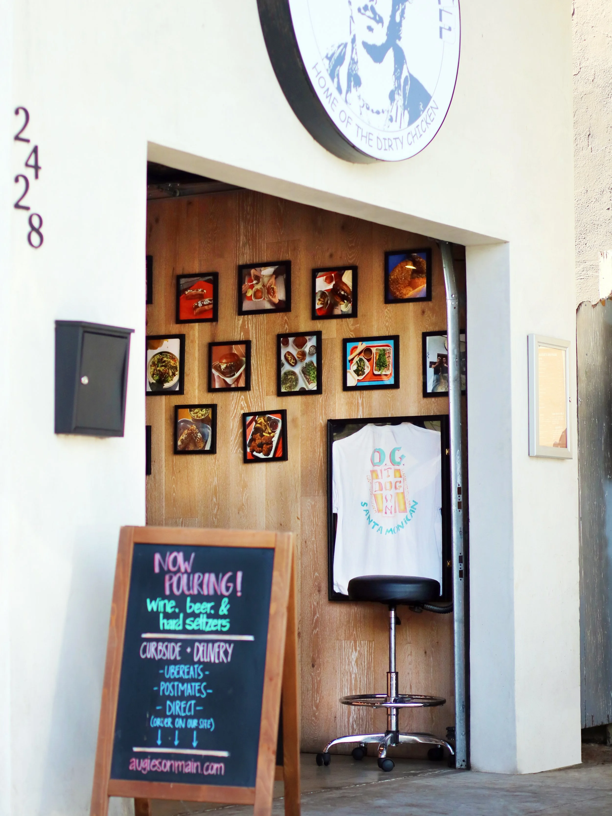 Look at the front and interior of Augie's on Main from the sidewalk