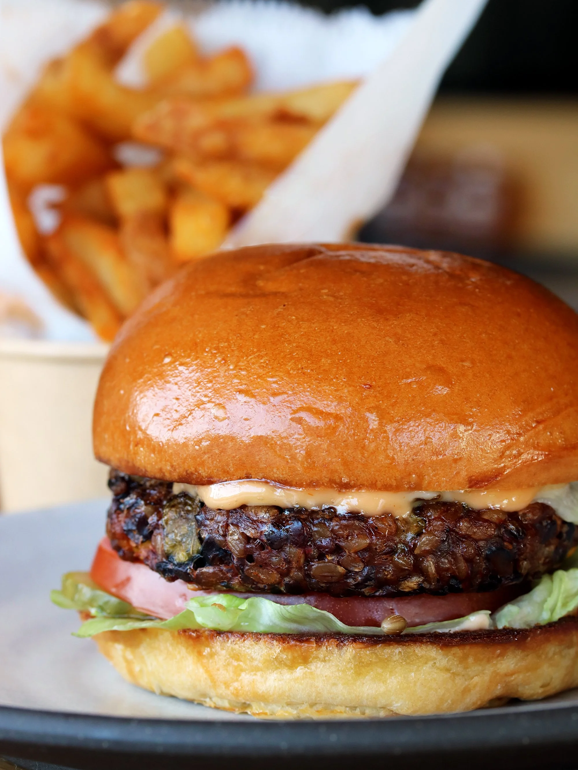 The Veggie Burger patty is
7 types of grains (black rice, red
rice, buckwheat, millet, brown rice,
quinoa, and Nishiki rice), dried shiitake mushrooms, dried radish, zucchini, onions, white mushrooms, lentils, and confit tomatoes. The veggie burger i