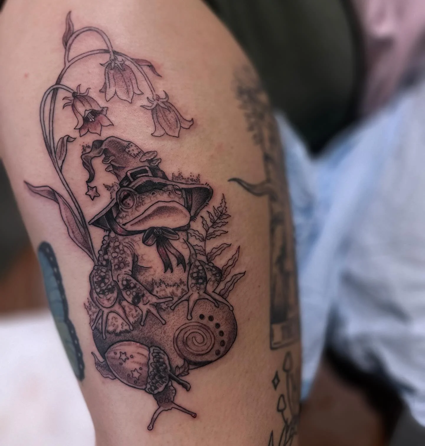 Custom witchy toad tattoo- she has spells &amp; potions for your quest 🐸 ✨ done at @tommystattooconvention 🌟💟 
Booking 📍 Westerly RI
.
.
.
#witchythings #witchytattoo #fantasy #fantasytattoo #newenglandtattoonetwork #newenglandtattoo #rhodeisland