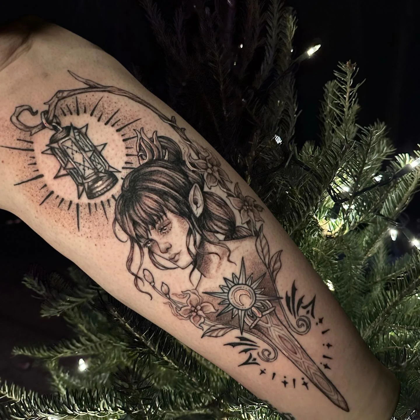 Something new &amp; different for me 🌟🌿 do you recognize her? From baldurs gate! I&rsquo;ve never played but client did the best job describing everything 💕
~ some is healed some is fresh, so it will settle together, looking forward to get healed 