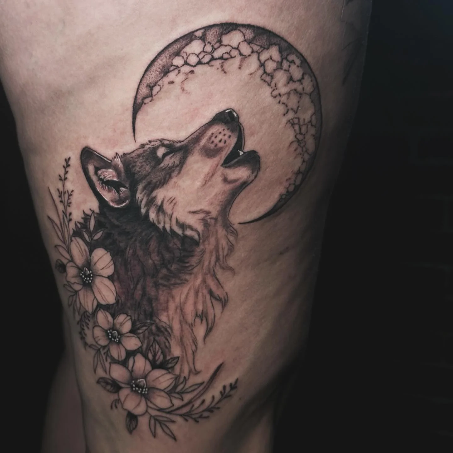 💟 I&rsquo;d adore more in this kind of style&hellip;
Booking January &amp; February 📍 Westerly RI 
.
.
.
#finelinetattoos #fineline #witchythings #witchytattoo #fantasytattoo #wolftattoo #rhodeislandtattoo