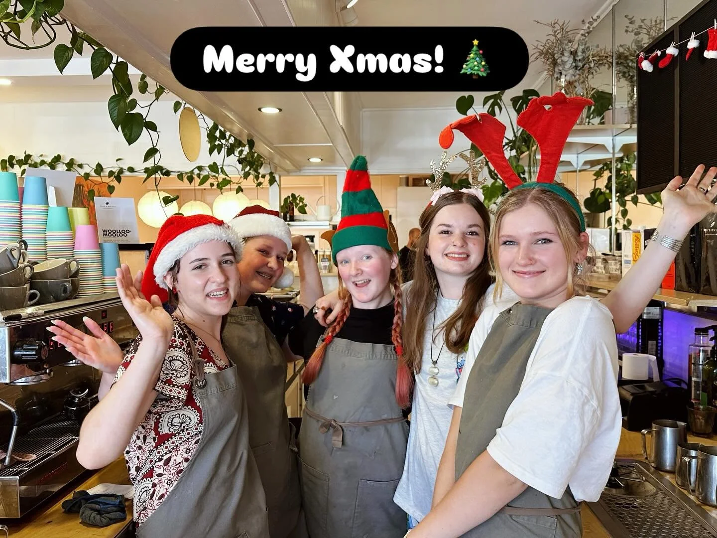 Merry Christmas from all the team at Bang Bowls!

Thank you for all the support and making it an amazing year. We look forward to bowling you all over with more delicious food in bowls and service from our amazing team. 

Have a restful Christmas Day