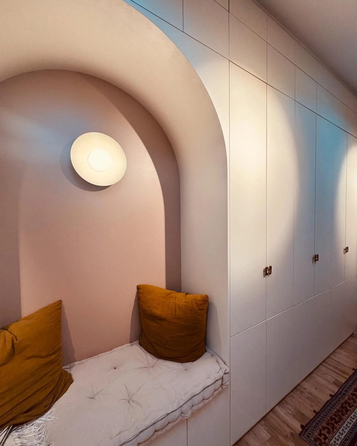 FJ . 

R&eacute;novation, agencement sur mesure 

#surmesure #instadesign #decor #home #design #renovation #travaux #decorationinterieur #color #lighting #biarritz #architecte #inspiration #entreprisegenerale #generalcontractor #homerenovation