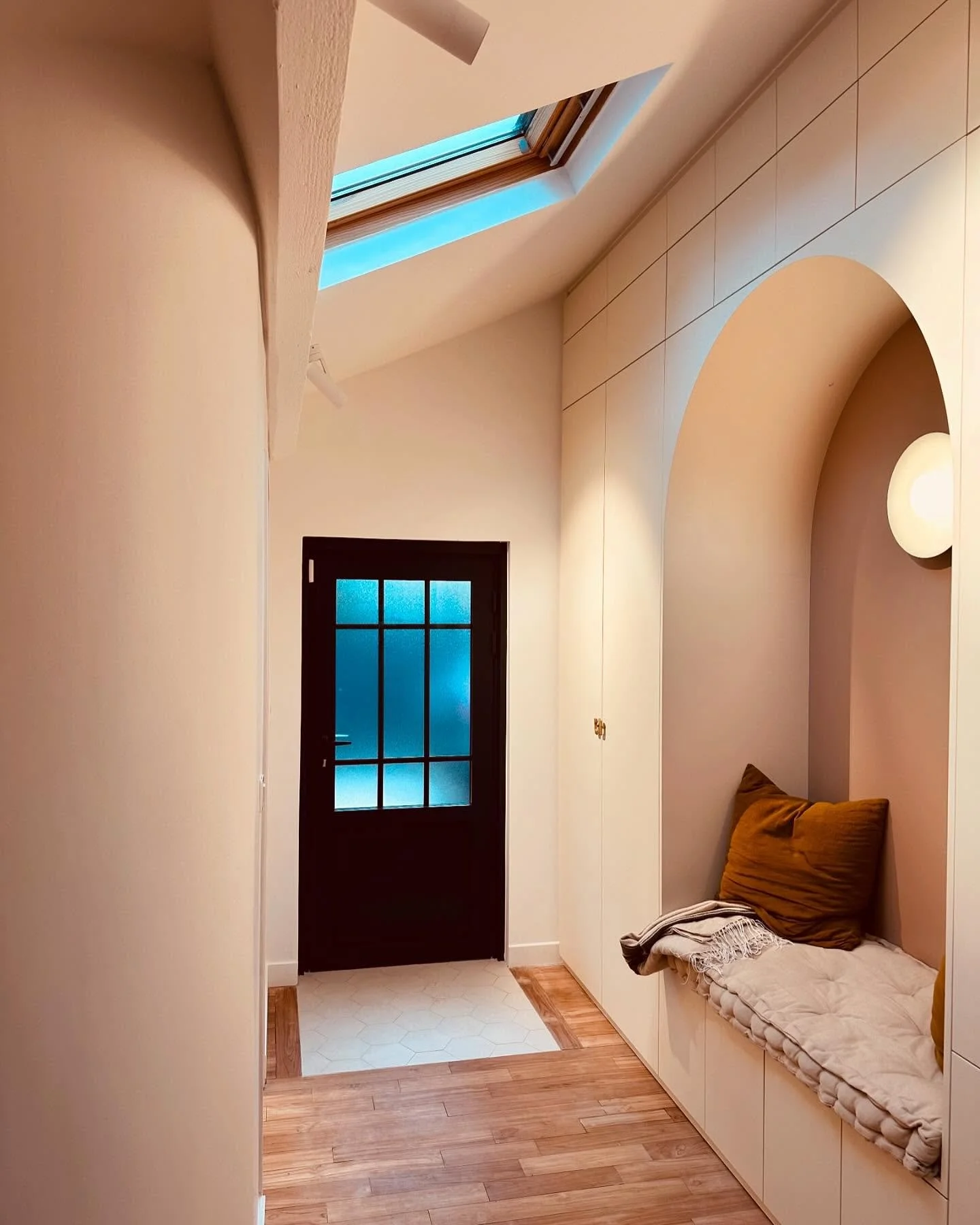 FJ . 

R&eacute;novation, agencement sur mesure 

#surmesure #instadesign #decor #home #design #renovation #travaux #decorationinterieur #color #lighting #biarritz #architecte #inspiration #entreprisegenerale #generalcontractor #homerenovation