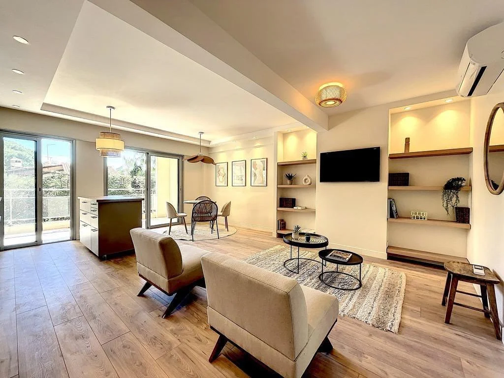CANNES .

R&eacute;novation 

#surmesure #instadesign #decor #home #design #renovation #travaux #decorationinterieur #color #lighting #biarritz #architecte #inspiration #entreprisegenerale #generalcontractor #homerenovation