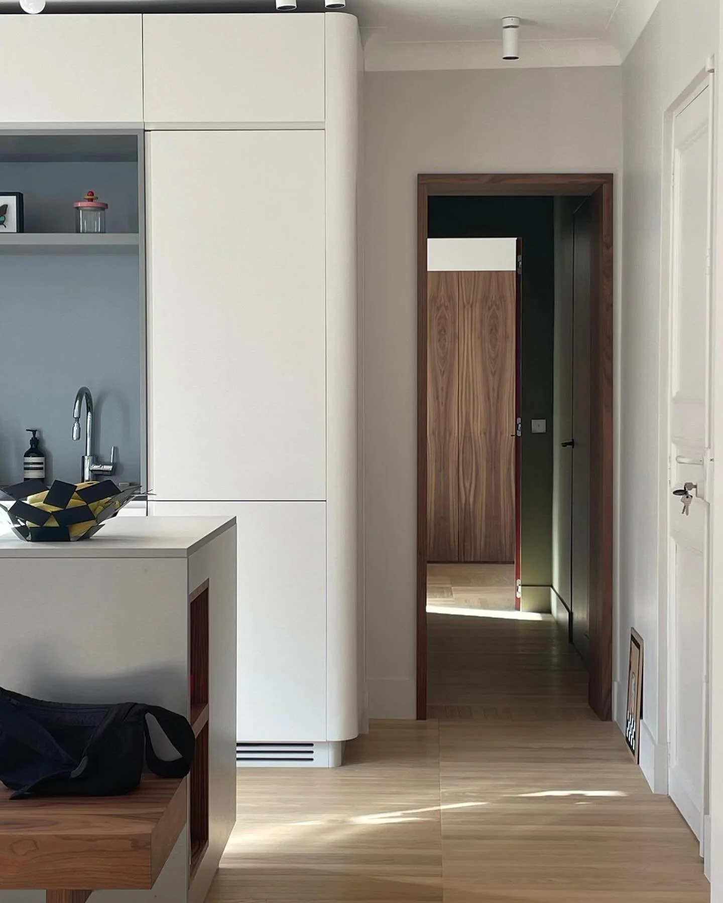 CRILLON . 

R&eacute;novation / agencement sur mesure 

#surmesure #instadesign #decor #home #design #renovation #travaux #decorationinterieur #color #lighting #biarritz #architecte #inspiration #entreprisegenerale #generalcontractor #homerenovation