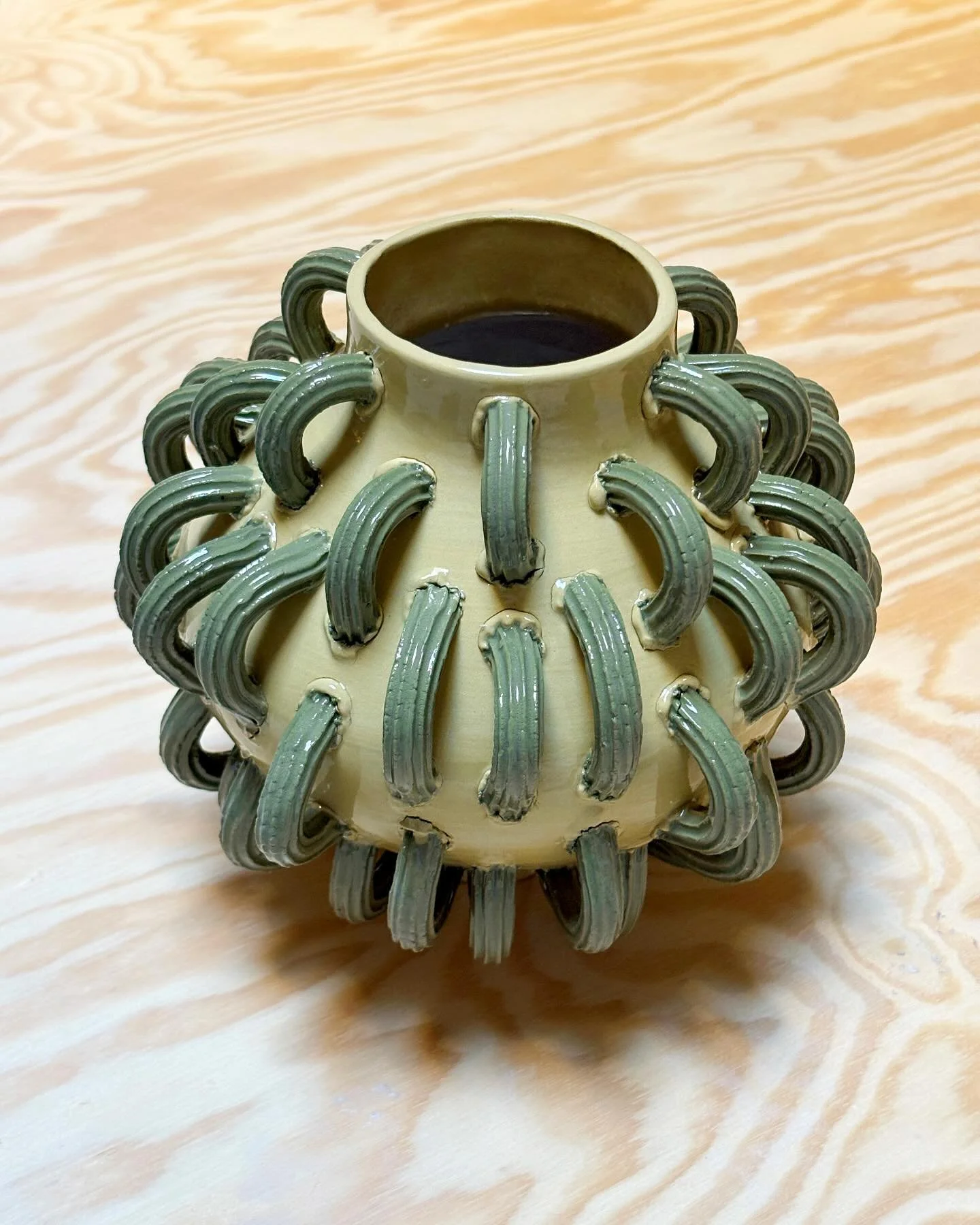 Yellow cactus vessel, 20x17 cm