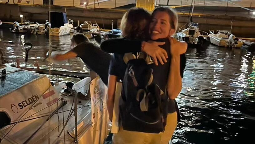🤍🙋&zwj;♀️ happy international women's day!! 

to all the strong women out there! 💪🔥 lets keep on showing the world how brave we are! 🫶

.. picture shows my mom welcoming me in la palma, when i finished the first leg of the @laminitransat ..
with