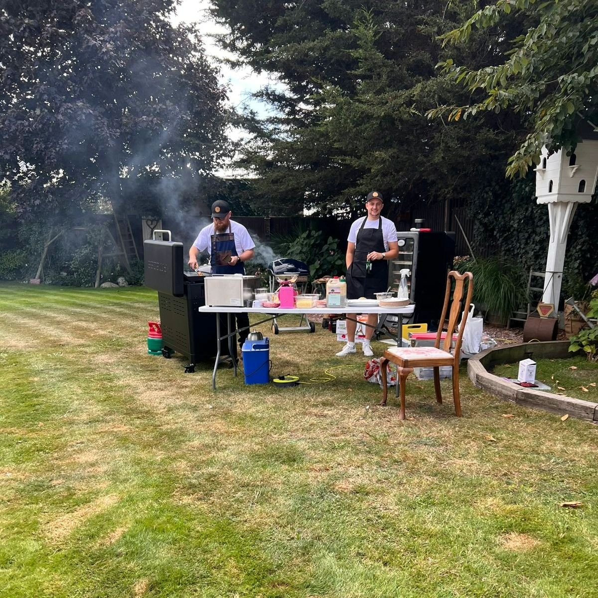 A busy bank holiday Monday cooking up a feast for 40 people at a 30th wedding anniversary in #Essex . We had smash burgers, gourmet smoked sausage, babyback ribs, chicken wings, garlic bread, salmon and a few other little bits. All cooked on site usi