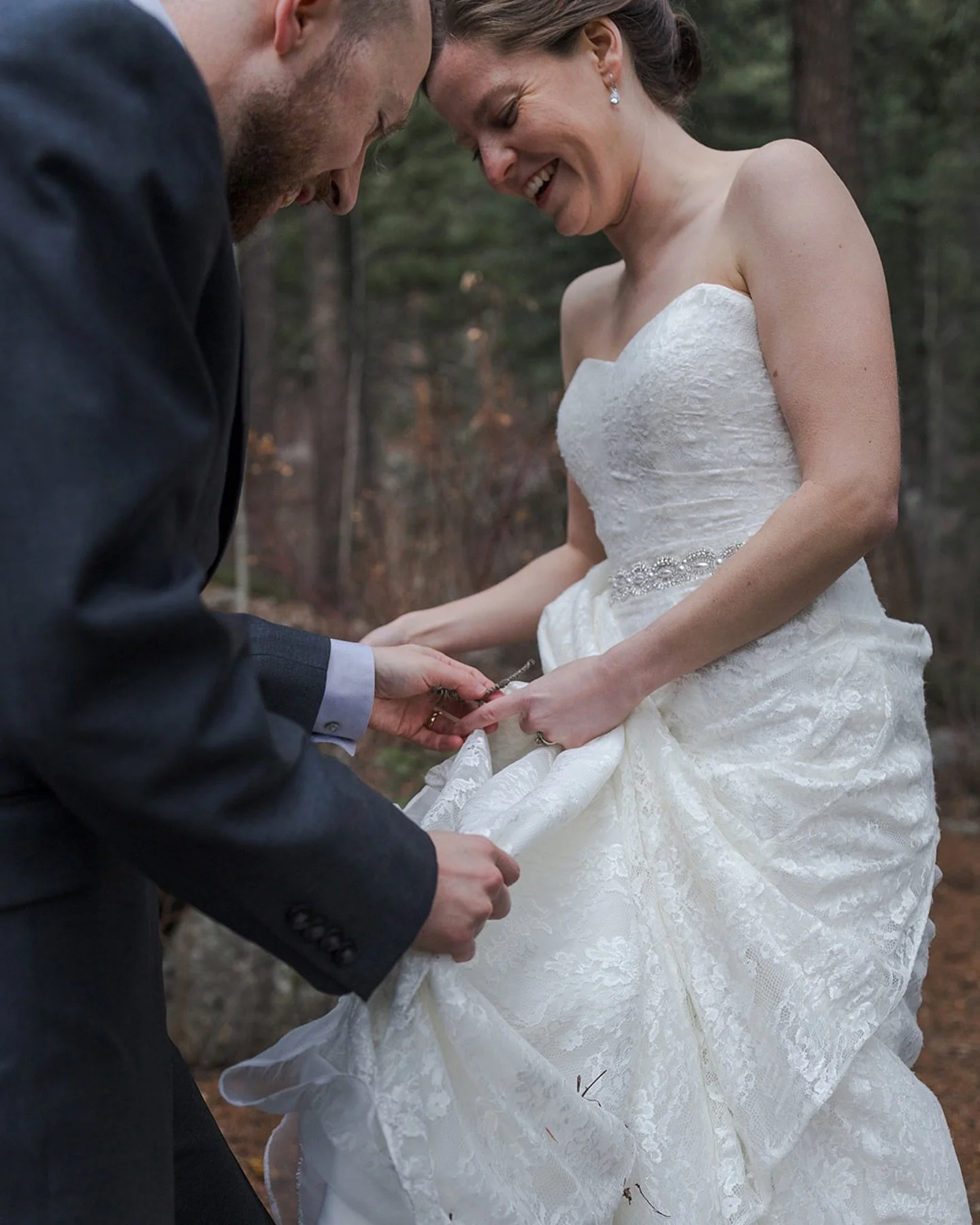 A tribute to Megan&rsquo;s dress, and all of it&rsquo;s experiences on her elopement day 🙌🏼

#coloradoelopementphotographer #elopementinspiration #wanderingweddings #elopementphotographer