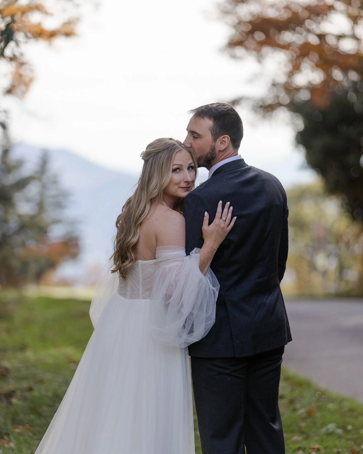 Just some fall portrait fun on the Blue Ridge Parkway with E&amp;S ✨🍁

These two wanted to prioritize having alone time on their day, so we added in a little parkway adventure to their timeline for some cute fall portraits with the incredible foliag