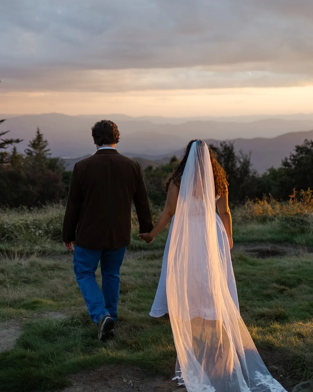 L&amp;T&rsquo;s beautiful Smoky Mountain Elopement Story ✨

When L&amp;T came to us a little over a month before their elopement with a deep love for southern Appalachia&rsquo;s peaceful rivers and lush green forests, we knew a day spent wandering th
