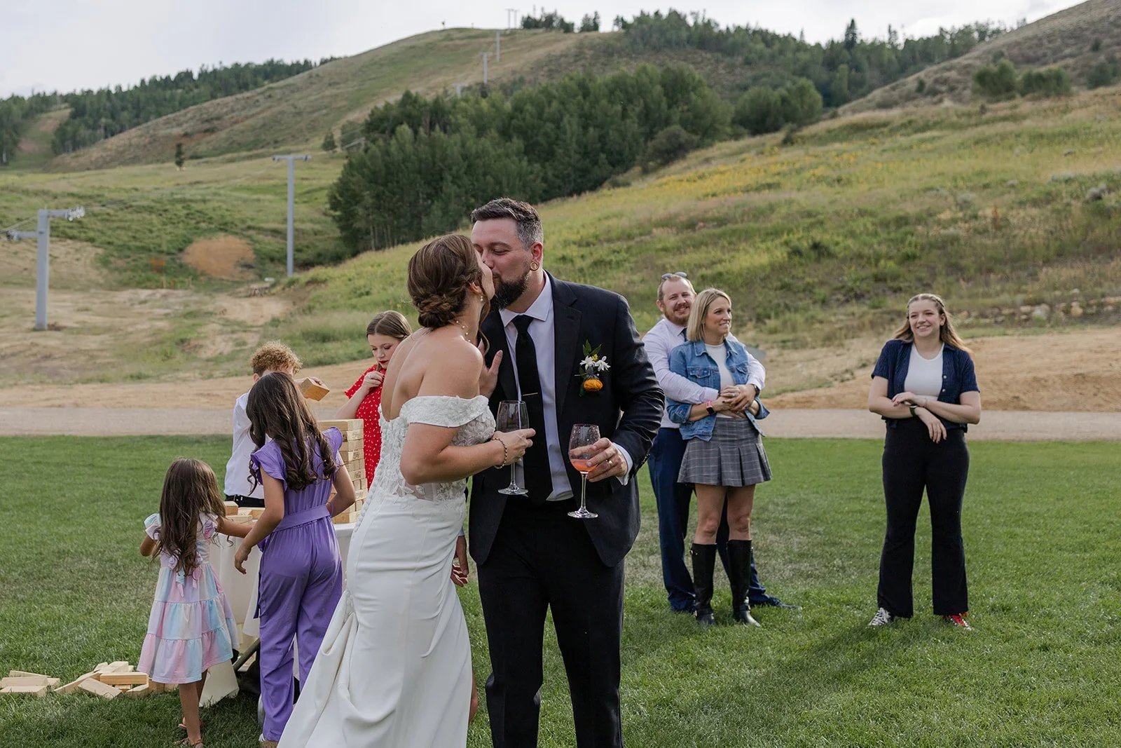 Couple embracing during their cocktail hour. Photography by Trail Magic Elopements and Micro Weddings.