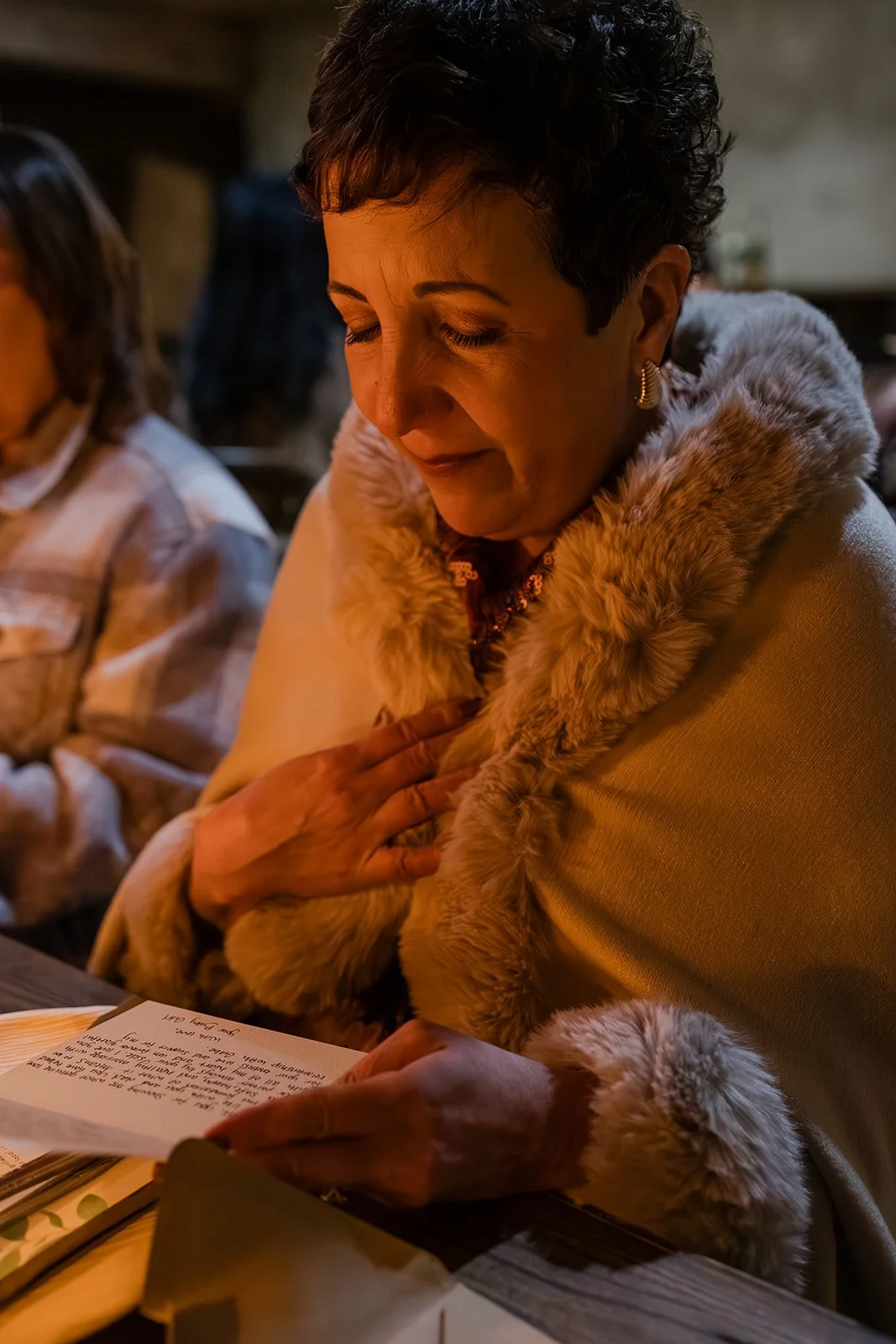 Mother of the bride reading her handwritten note at her daughter's non-traditional micro wedding. Photography by Trail Magic Elopements and Micro Weddings.