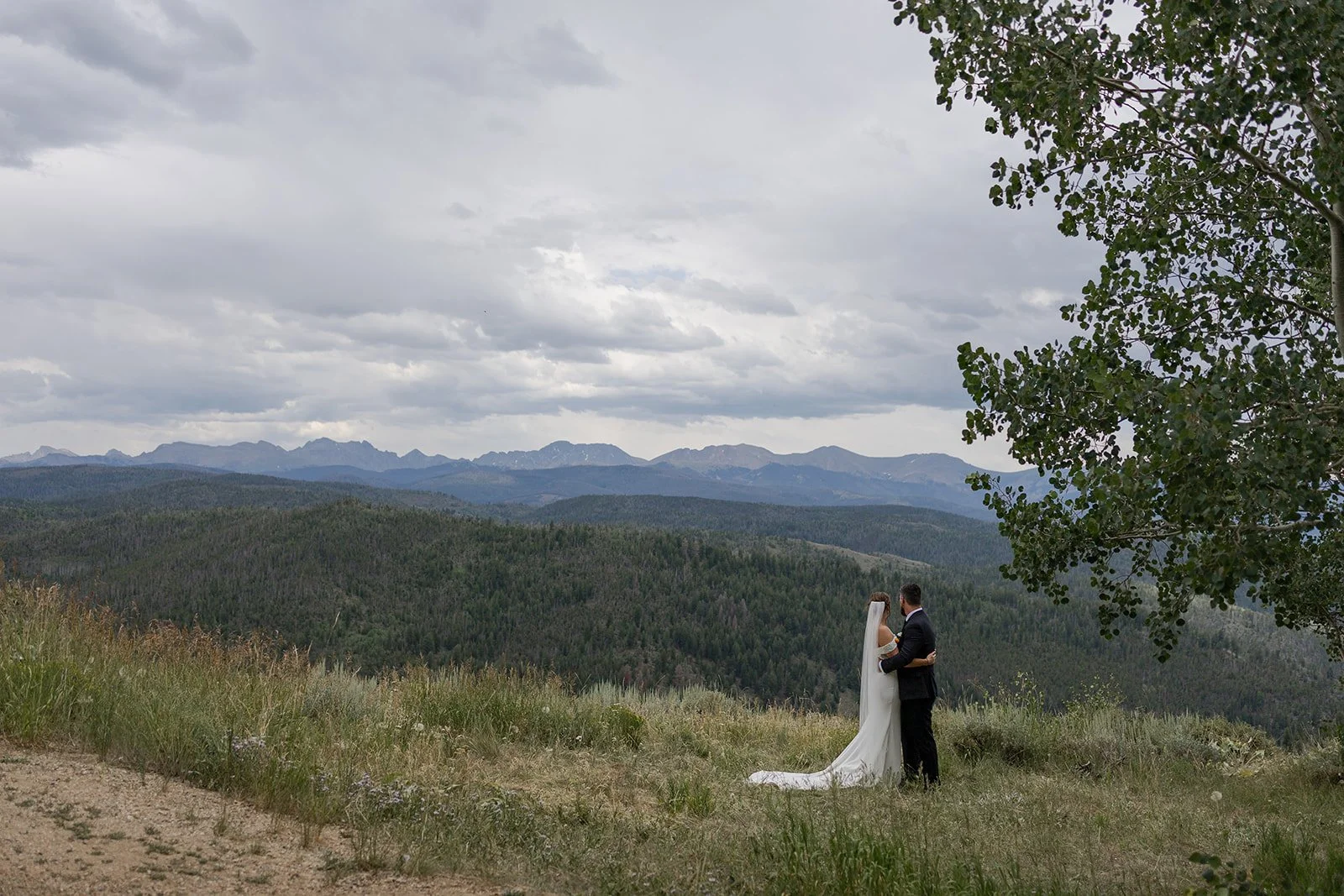 Couple admiring the view of their colorado micro wedding ceremony. Photography by Trail Magic Elopements and Micro Weddings.