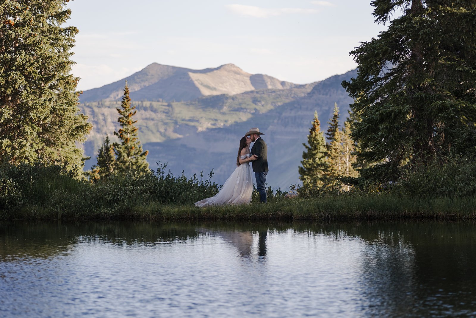 Couple kissing on a mountain pass in Crested Butte, Colorado after their wedding ceremony. Photography by Trail Magic Elopements and Micro Weddings.