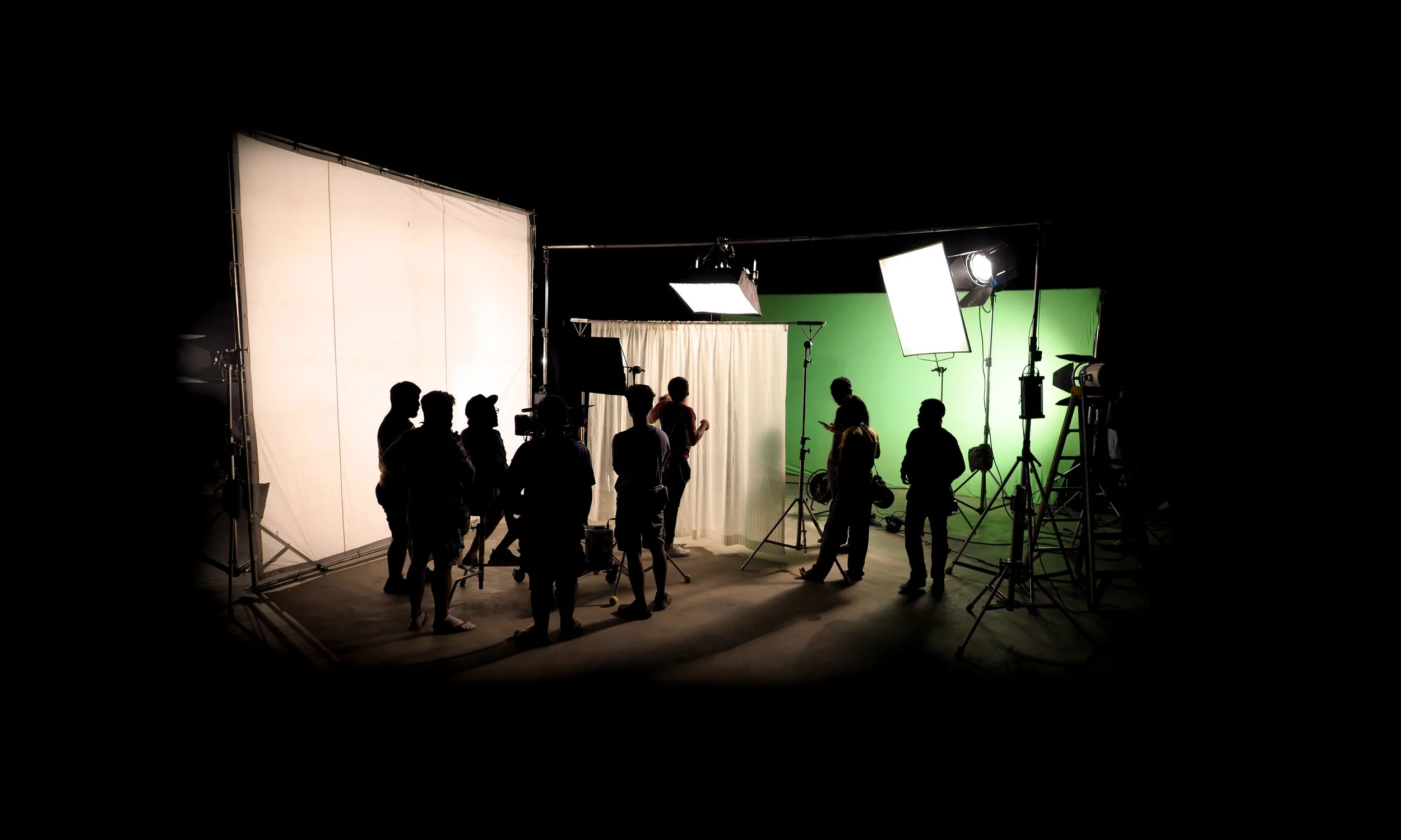 silhouette-images-of-video-production-behind-the-s-2025-03-06-03-50-49-utc.jpg