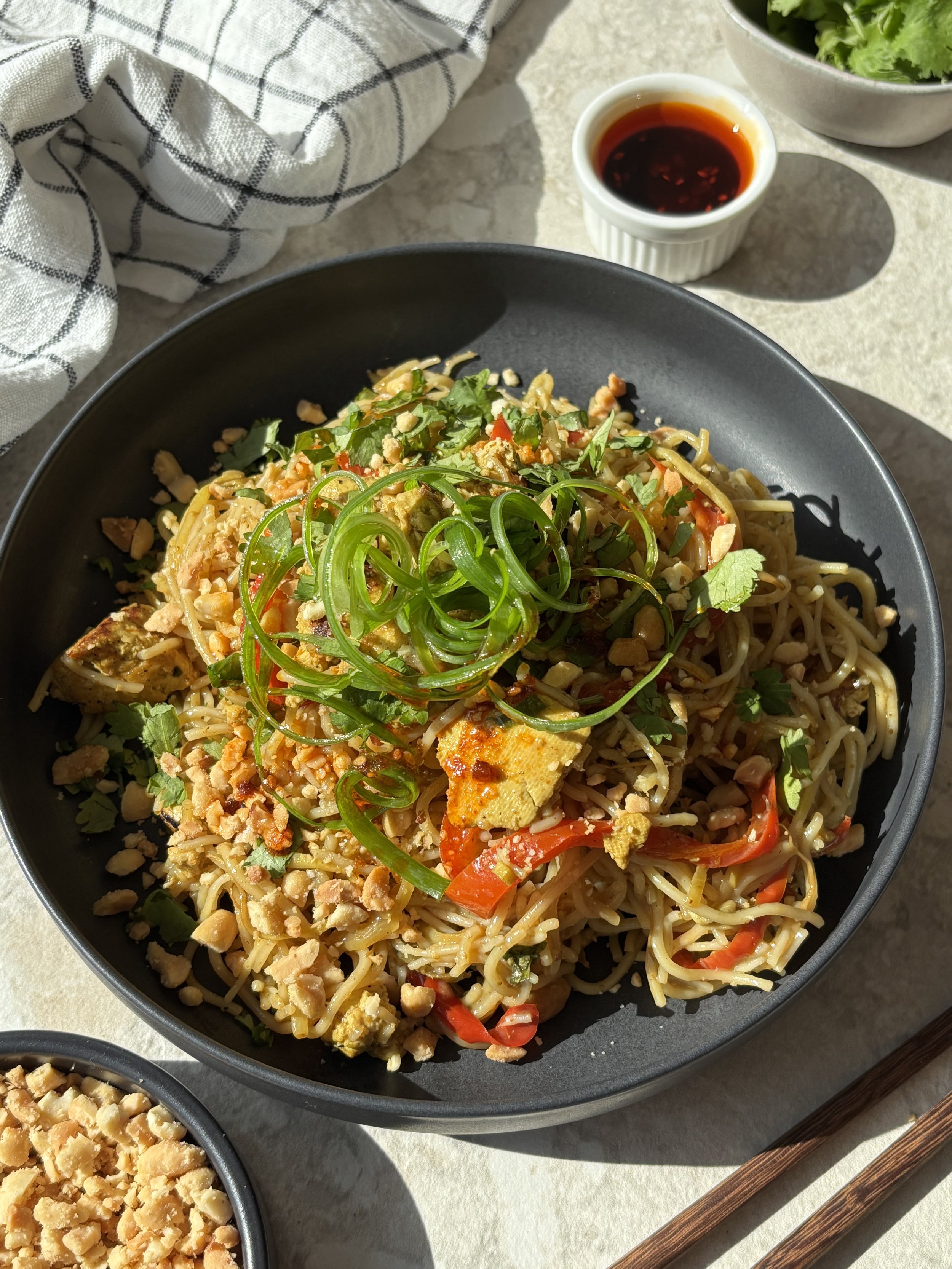 Nouilles Singapour végétalienne au cari