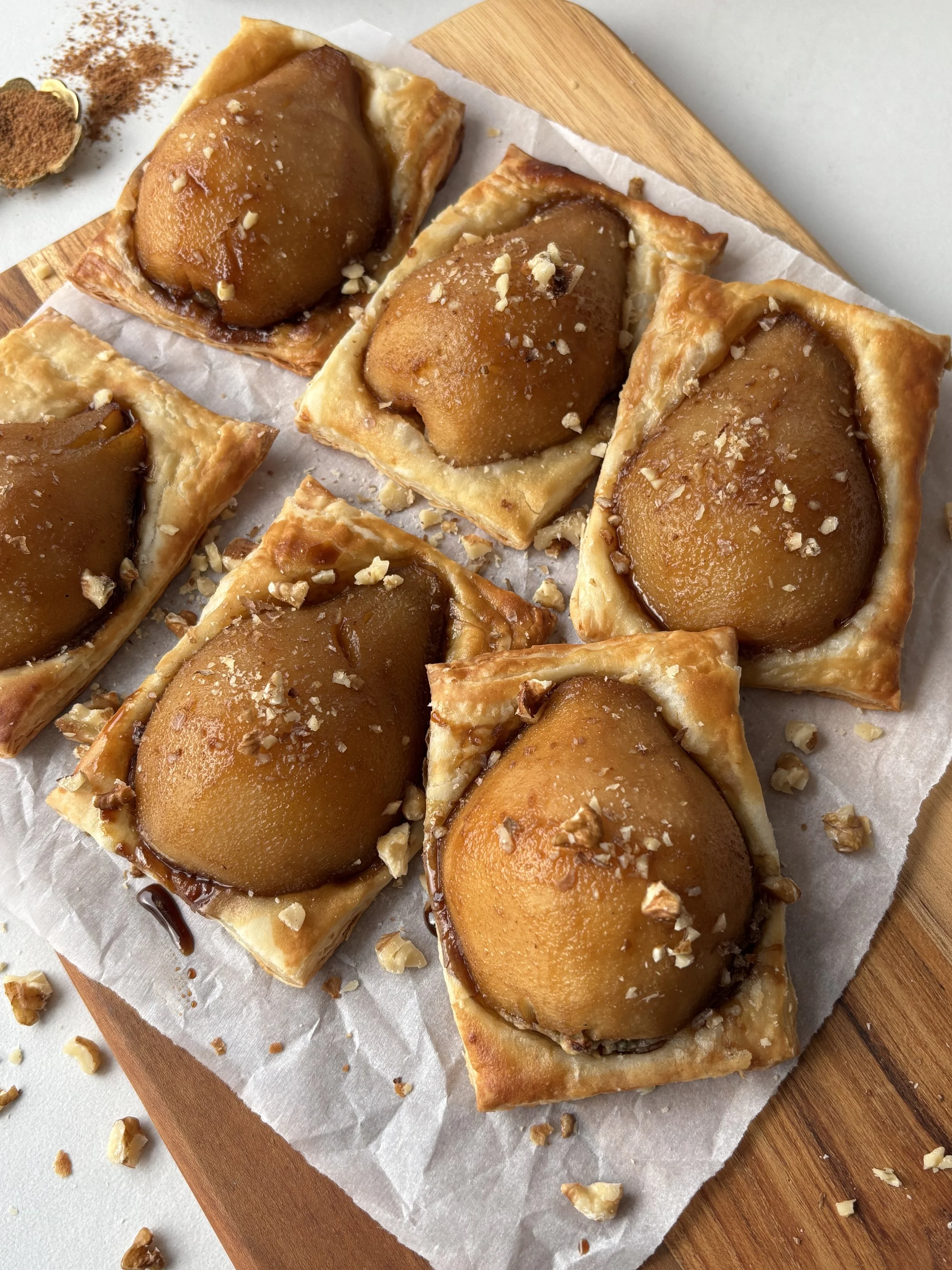 Tartelettes aux poires pochées et fromage