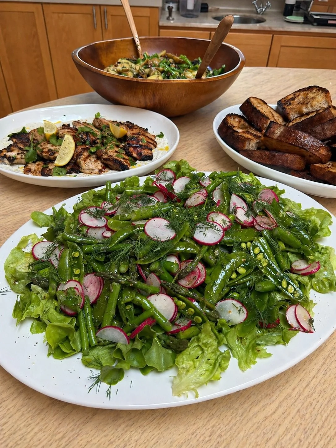 Bits &amp; pieces from last weeks perfect event by the water 💘 Menu deets below ⬇️

Grilled @tartinebakery sourdough
Whipped ramp butter
Grilled za&rsquo;atar chicken w/ garlic yogurt &amp; cilantro
Potato &amp; green bean salad w/ capers &amp; dill