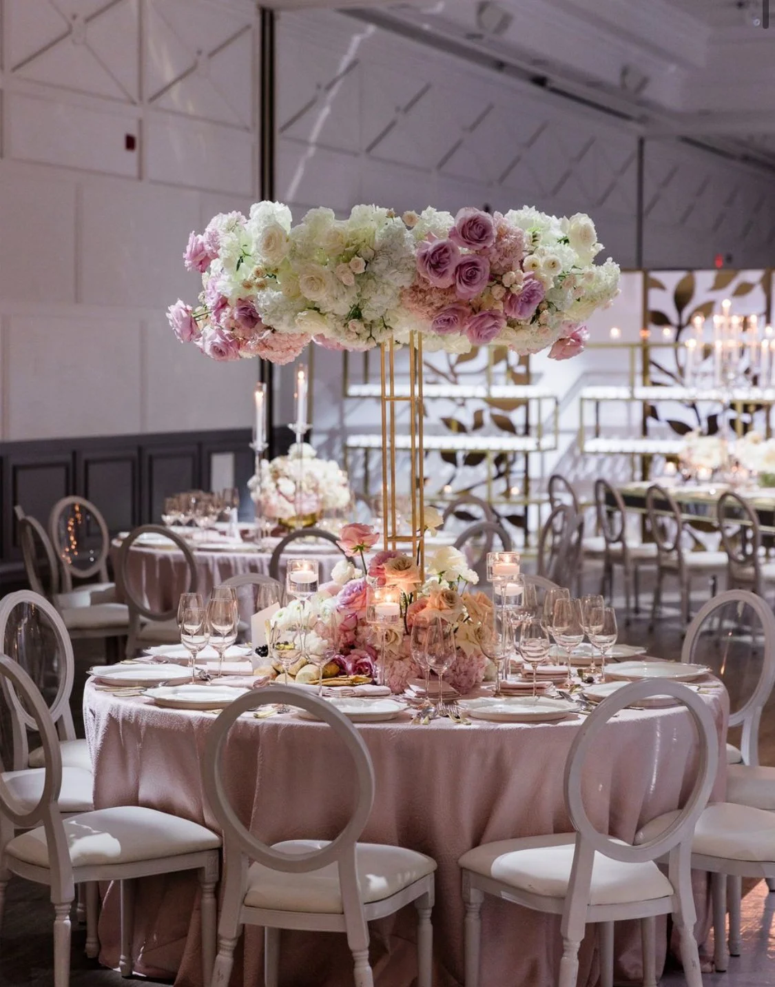 Elegant Blush and White Centerpiece with Floating Floral Design
