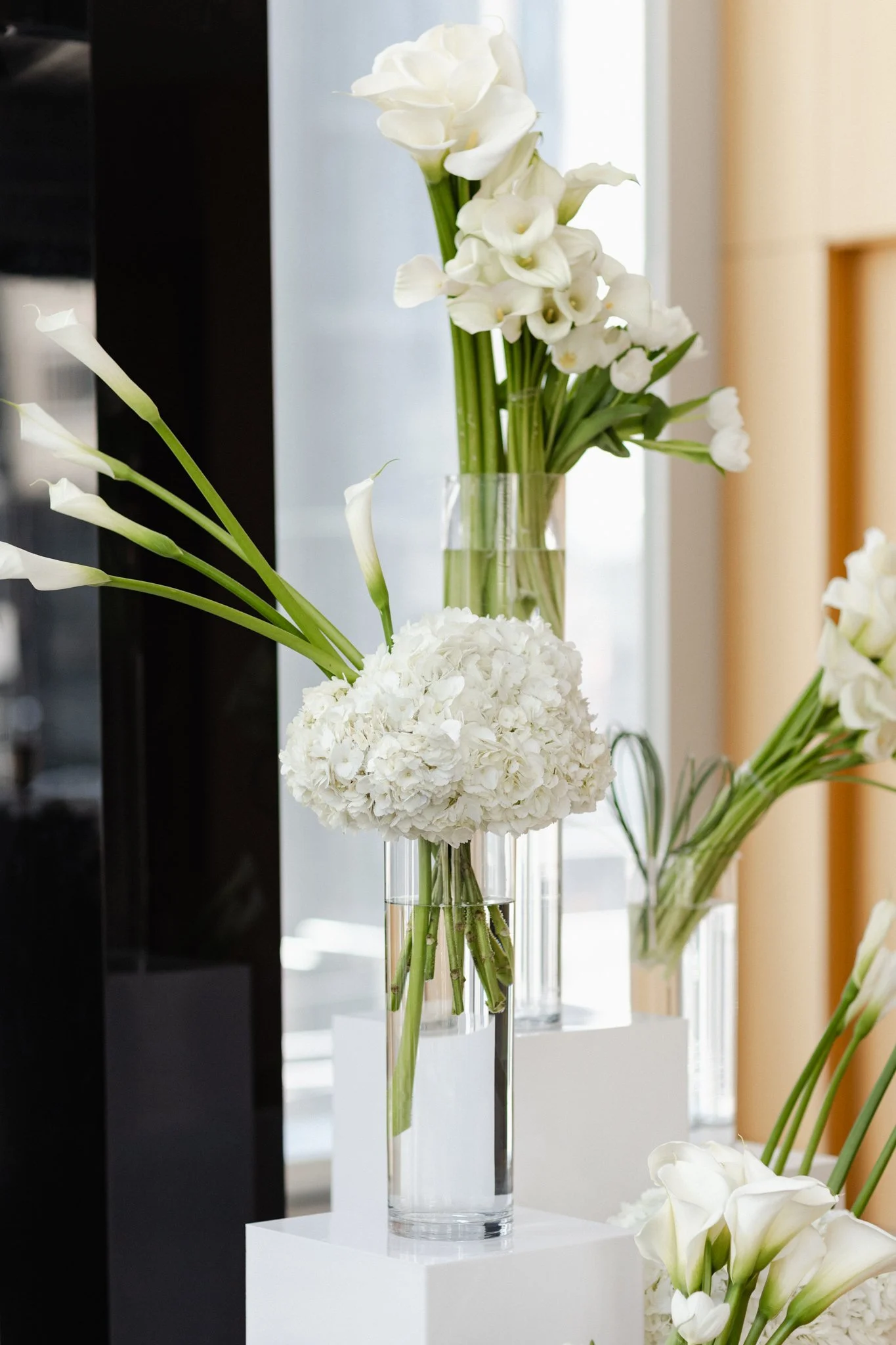  Modern calla lily floral arrangement and candlelight design for Jewish wedding in Toronto 