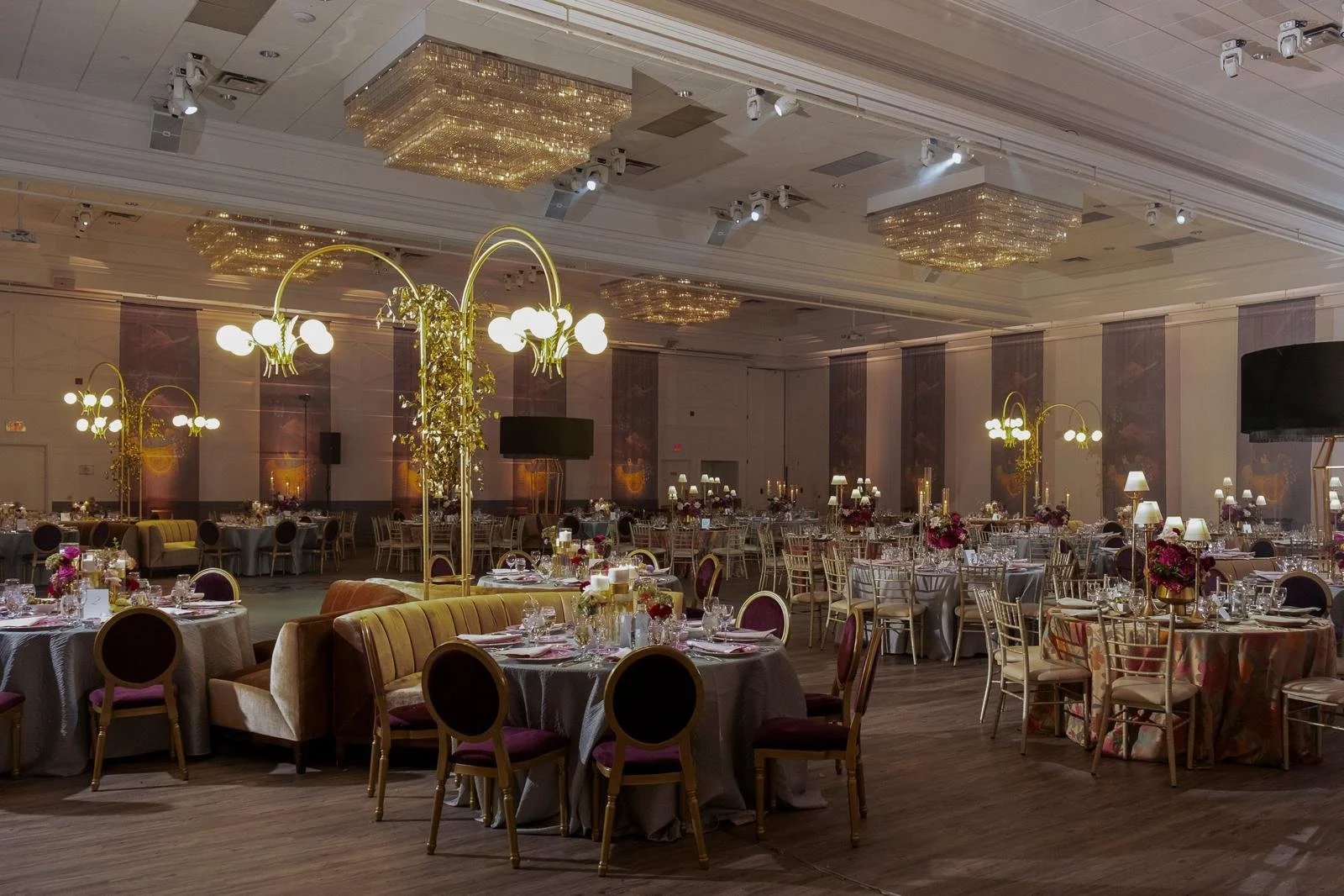 Why Custom Fabrication Is the Hallmark of Luxury Wedding Décor