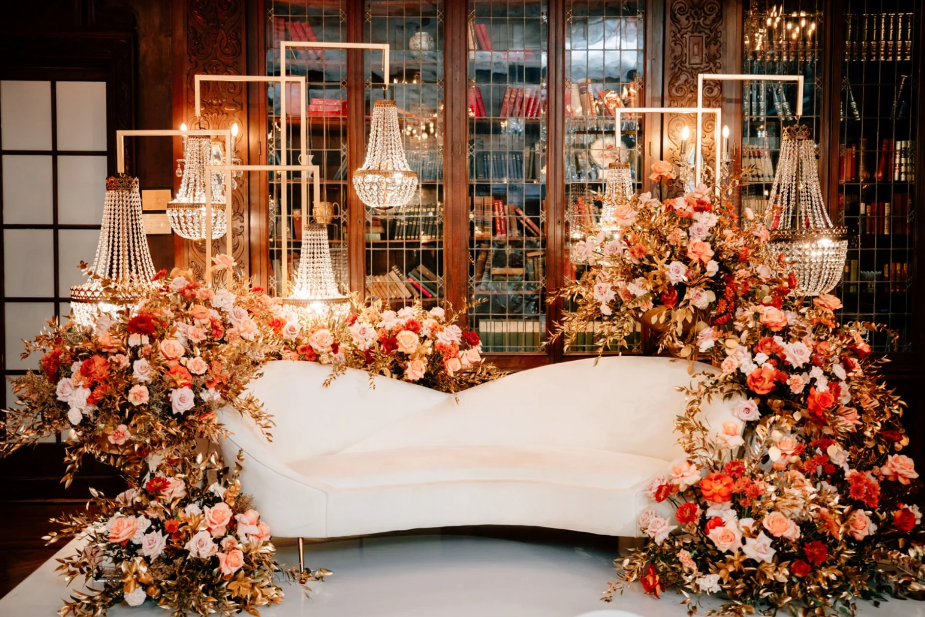 Sweetheart Table vs Head Table vs Love Seat: What’s Best for Your ...