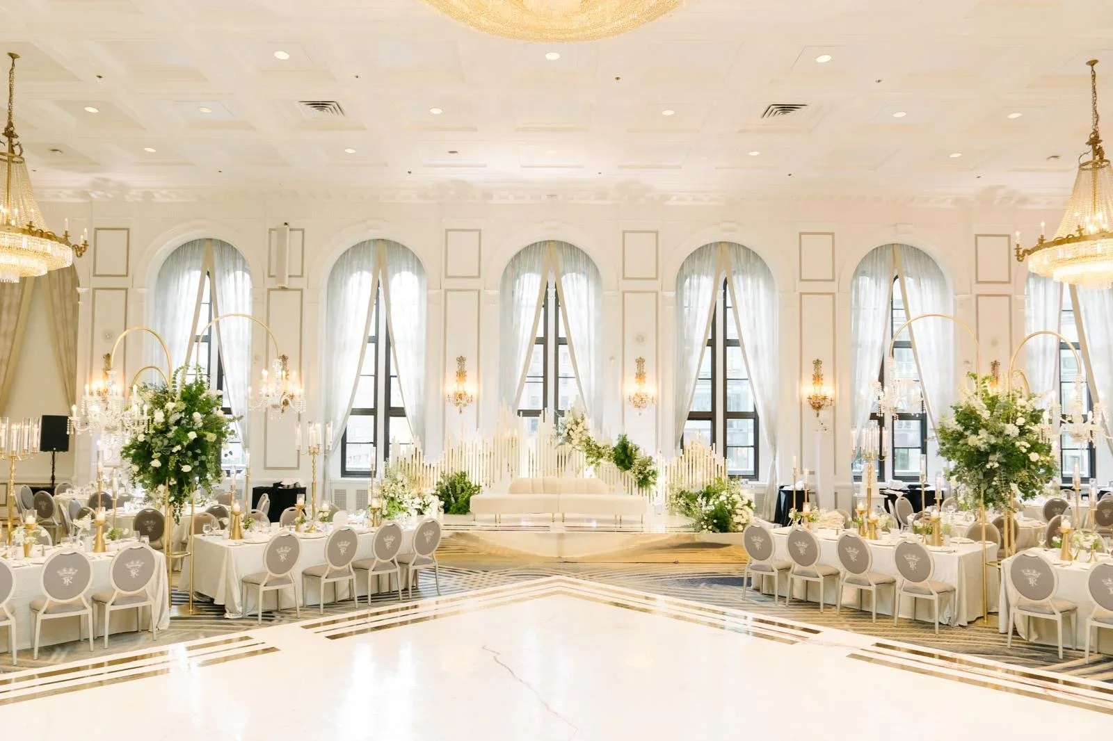 Fairmont Royal York vs Universal EventSpace: Which Toronto Wedding Venue Is Right for Your Guest Count?
