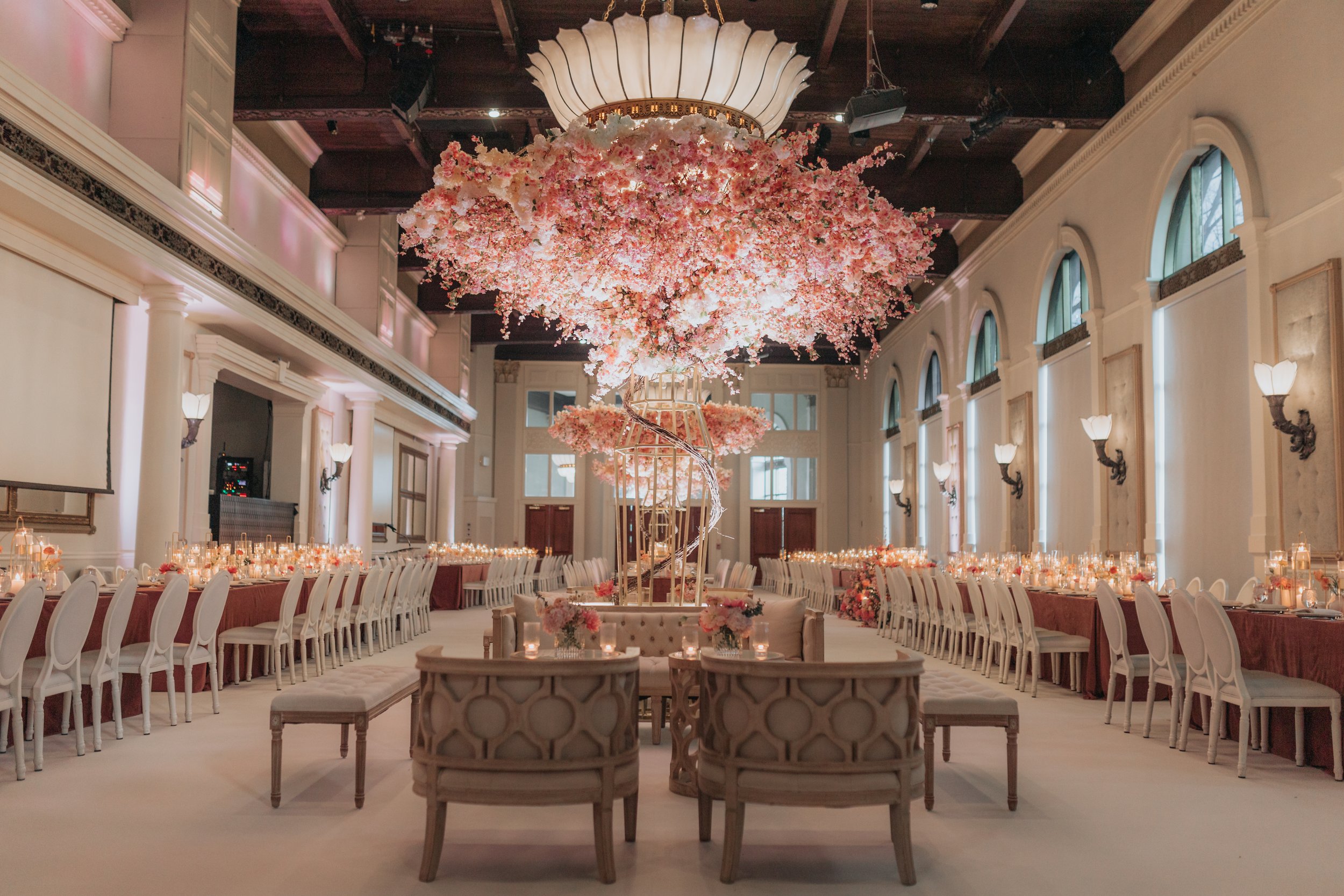 Wedding Decor Trends 2026: What Luxury Couples Are Choosing
