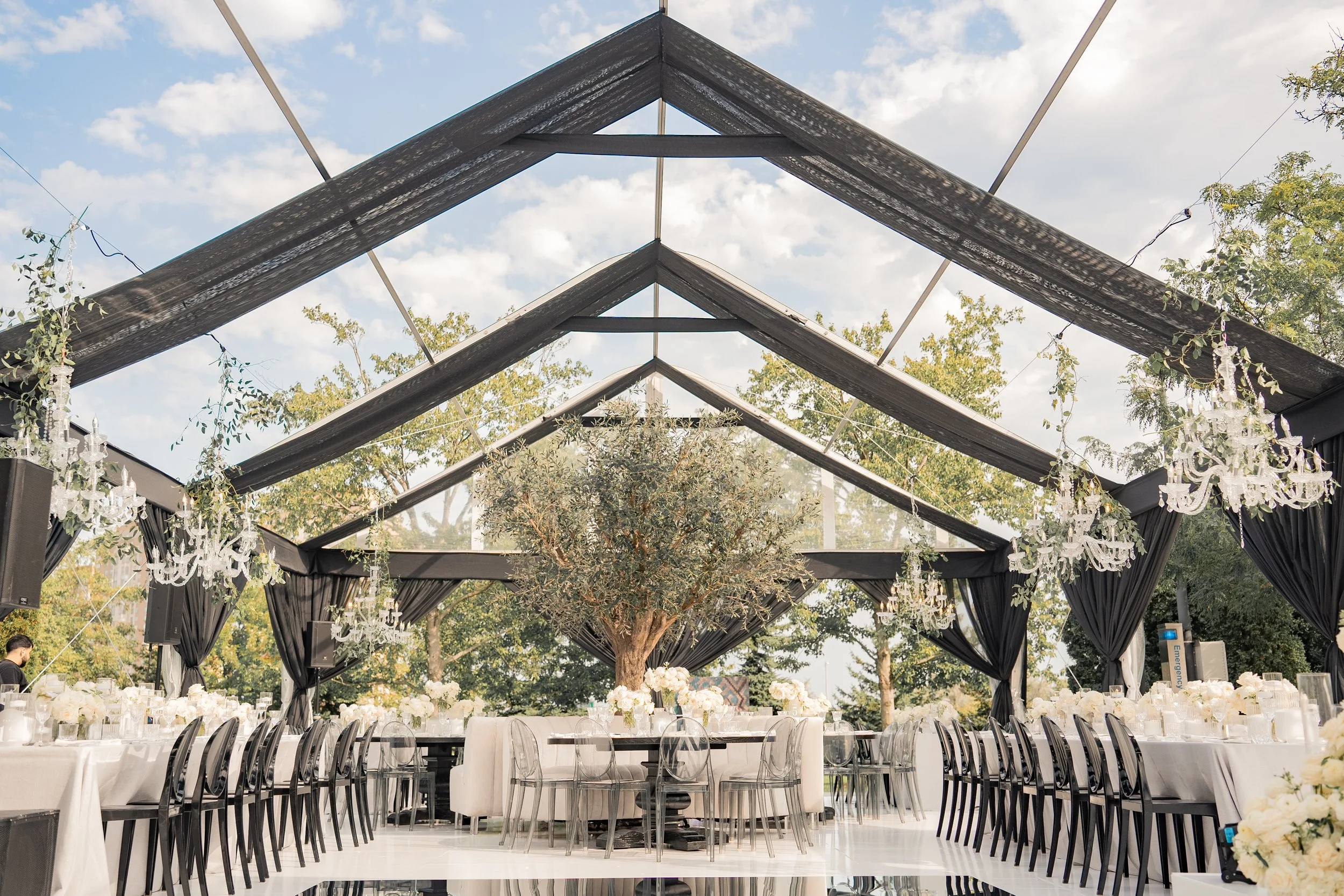HOW TO CHOOSE YOUR WEDDING DESIGNER