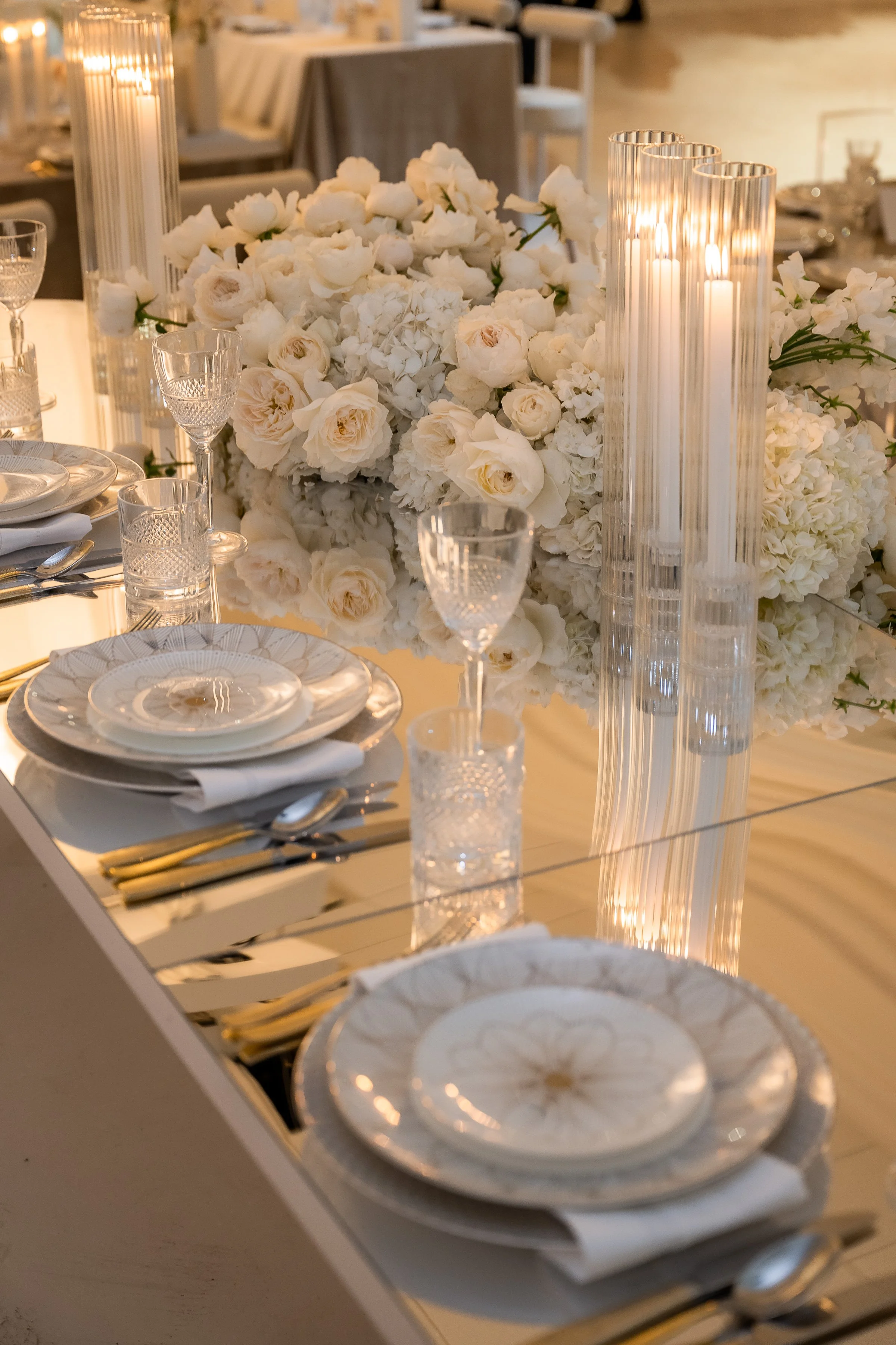 white-rose-hydrangea-wedding-tablescape-crystal.jpg