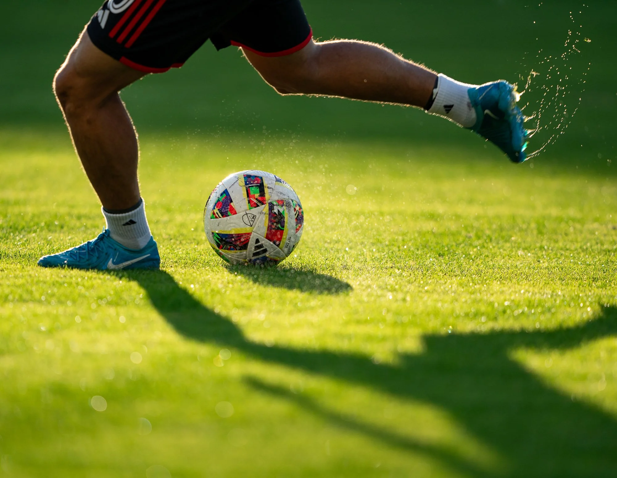 gabriel-pirani-dc-united-warmups-pre-strike-adidas-mls-ball-wet-turf-audi-field-crvnka-photography.JPG