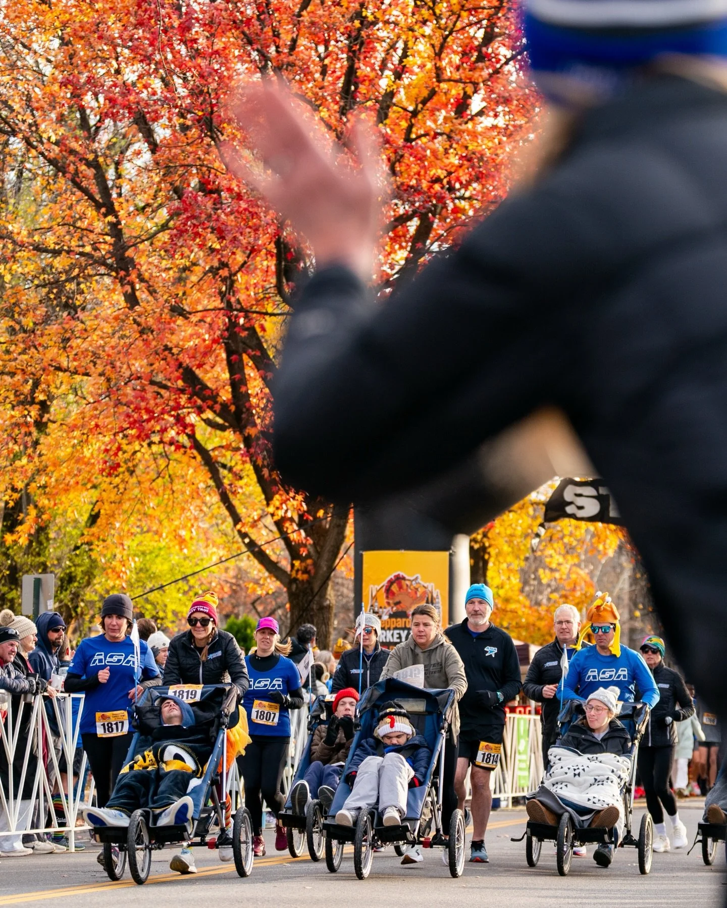 The Sheppard Pratt Turkey Trot 2025 right here in historic Downtown Frederick, MD! @sheppardprattturkeytrot 

#downtownfrederick #mdinfocus #crvnkaphotography #turkeytrot