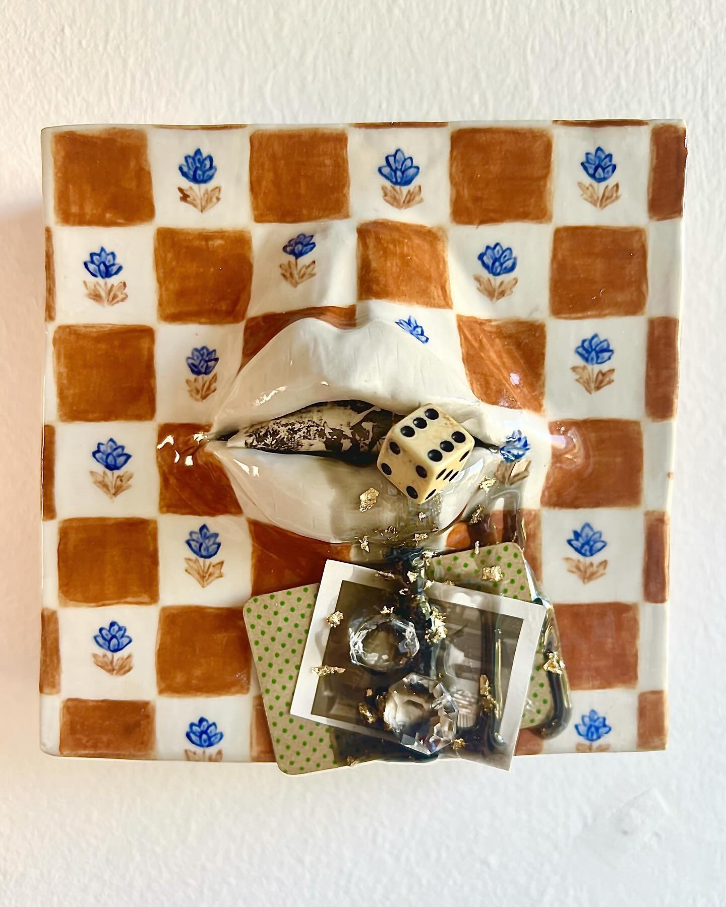 If these walls could talk&hellip;👄 

Ceramic, resin, found objects, gold leaf