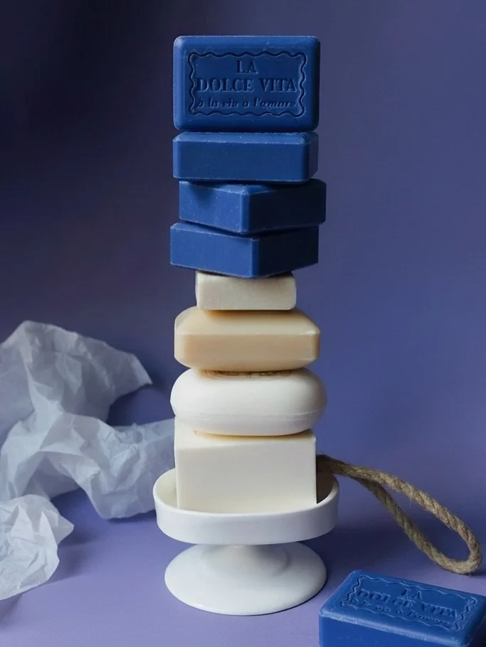 Je suis tellement fi&egrave;re 💜 Jamais je n&rsquo;avais vendu autant de savons 🫧en si peu de temps, et franchement  je r&eacute;alise &agrave; quel point ce petit bout de Provence s&eacute;duit bien au-del&agrave; de nos fronti&egrave;res 💌 Des c