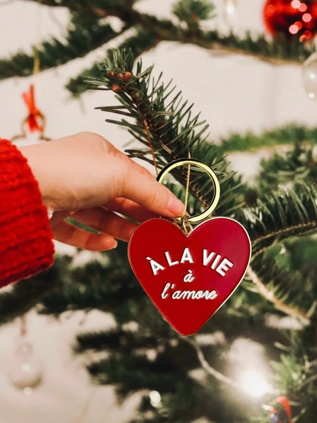 Je ne sais plus si je vous l&rsquo;ai dit, mais les porte-cl&eacute;s sont de retour en stock ! &hearts;️

Ils tombent &agrave; pic pour d&eacute;corer votre sapin ou accompagner vos cl&eacute;s.

Mais aussi une excellente id&eacute;e cadeau de No&eu