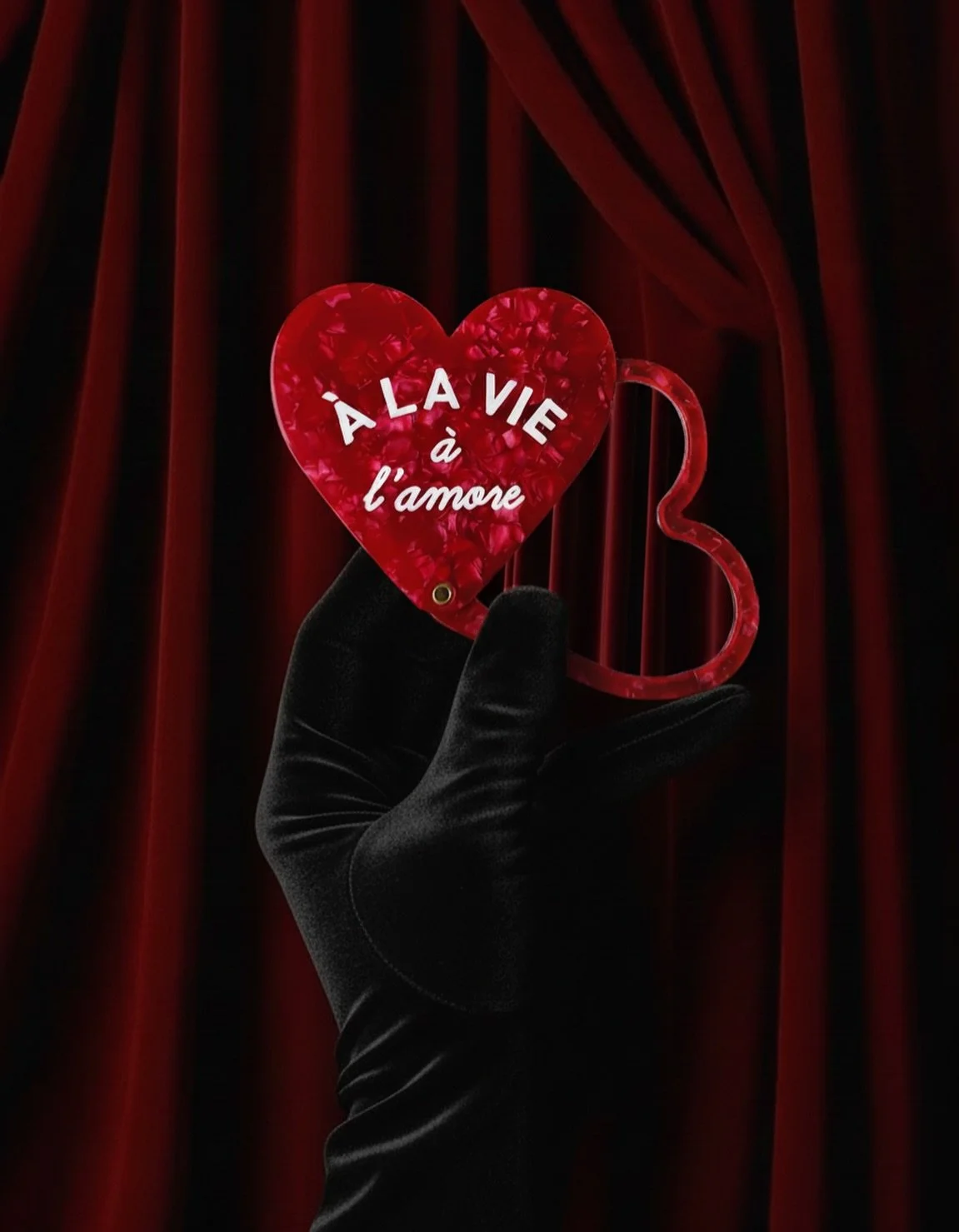 Ceci n&rsquo;est pas un miroir 🪞 
mais un jeu de r&ocirc;le 🎭
&Agrave; vous de jouer le je de l&rsquo;amore.
Rideau.
Fin