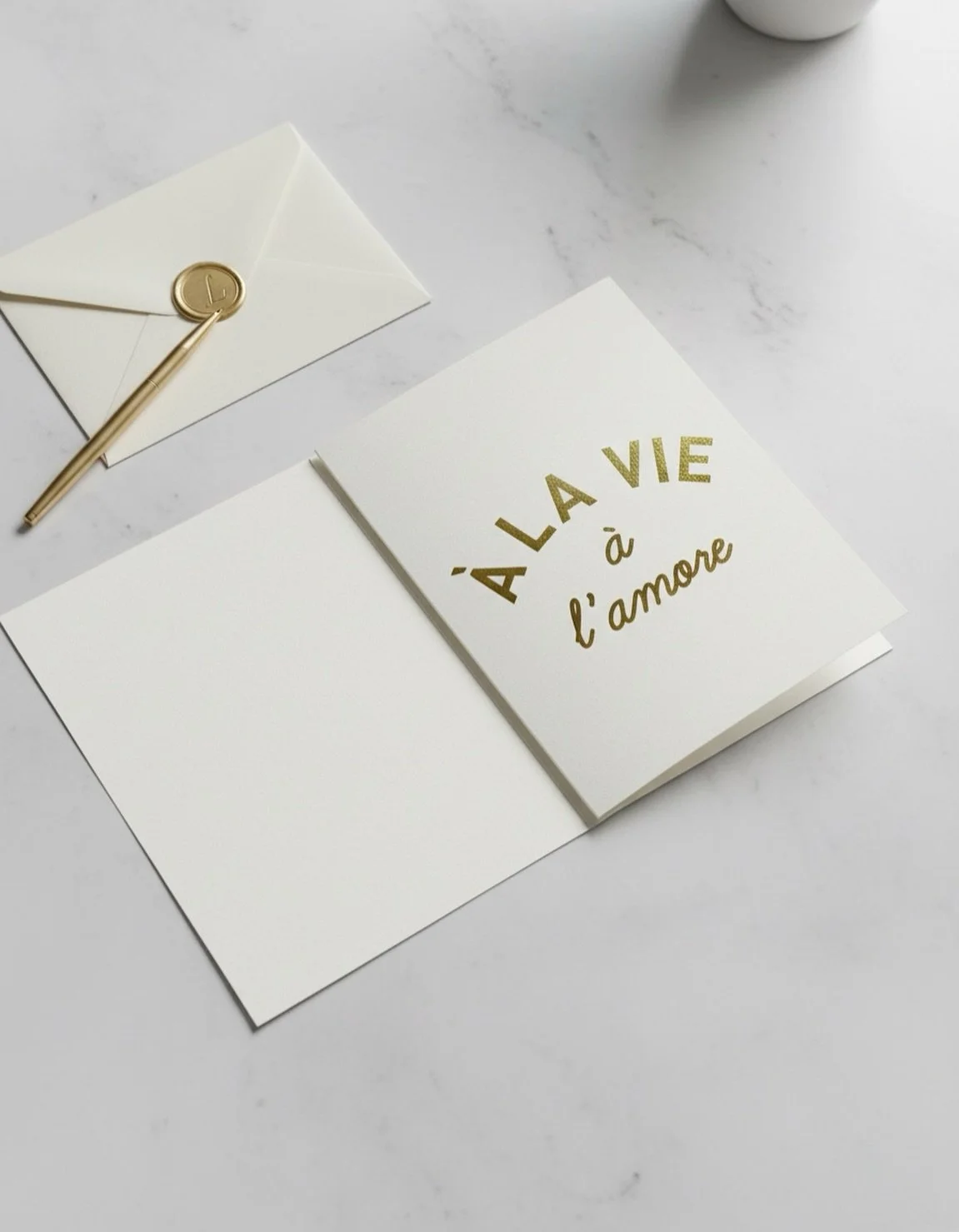 Et vous, avez-vous d&eacute;j&agrave; envoy&eacute; vos meilleurs v&oelig;ux cette ann&eacute;e ?

Plut&ocirc;t carte de v&oelig;ux papier ou carte d&eacute;mat&eacute;rialis&eacute;e ? 💌📱