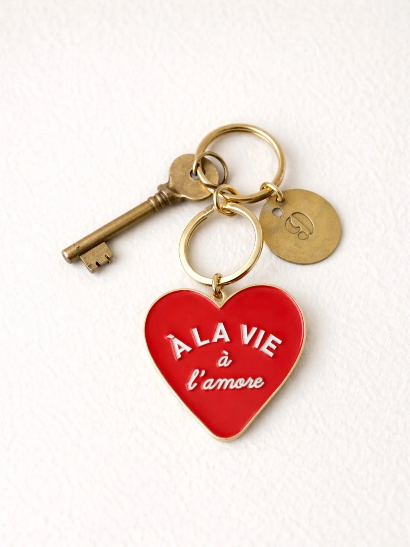 Porte-cl&eacute;s coeur Ciao &hearts;️

Cet accessoire vous fera compl&egrave;tement craquer.
C&rsquo;est l&rsquo;id&eacute;e cadeau parfaite pour votre papa, votre meilleure amie, votre oncle styl&eacute; ou m&ecirc;me votre moiti&eacute;.

Ce porte