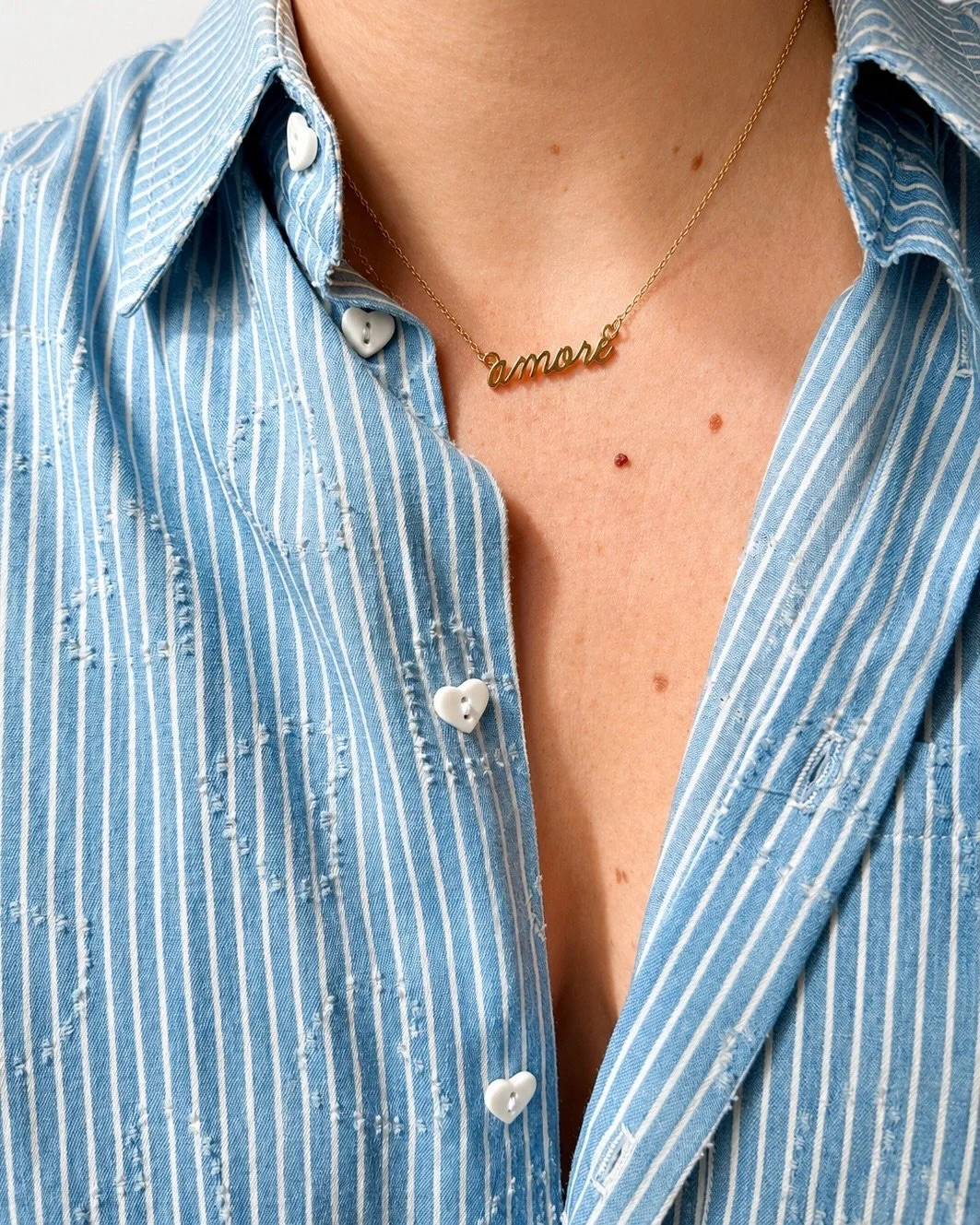 💌 Offre exceptionnelle jusqu&rsquo;&agrave; minuit.
La chemise Bella passe &agrave; -40% donc de 145 &euro; &agrave; 87 &euro;

Si elle vous pla&icirc;t, commandez-la maintenant, elle ne tombera plus jamais &agrave; ce prix-l&agrave; 🩵

Et oui Il e