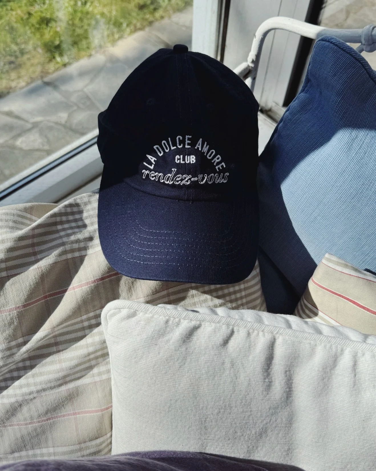 La Casquette brod&eacute;e Club Amore.
L&rsquo;accessoire Parfait pour la Bretagne en toute saison, mais aussi partout dans le monde