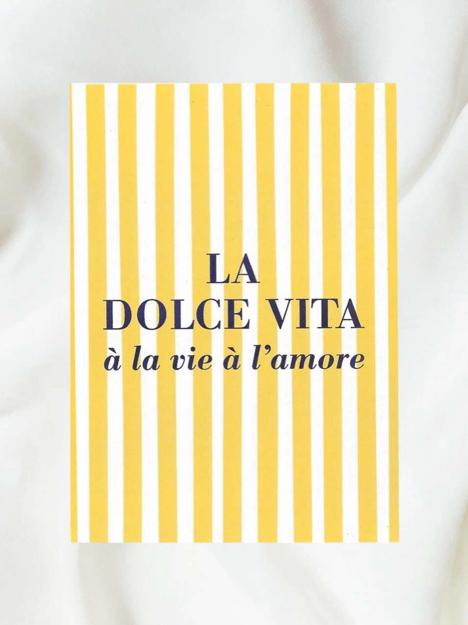 Carte postale Ischia 💛 Le dolce farniente, la dolce vita.

Une carte si jolie que vous pouvez l&rsquo;encadrer en d&eacute;coration.

&Agrave; la vie &agrave; l&rsquo;amore, une ode aux vacances et &agrave; l&rsquo;amour !