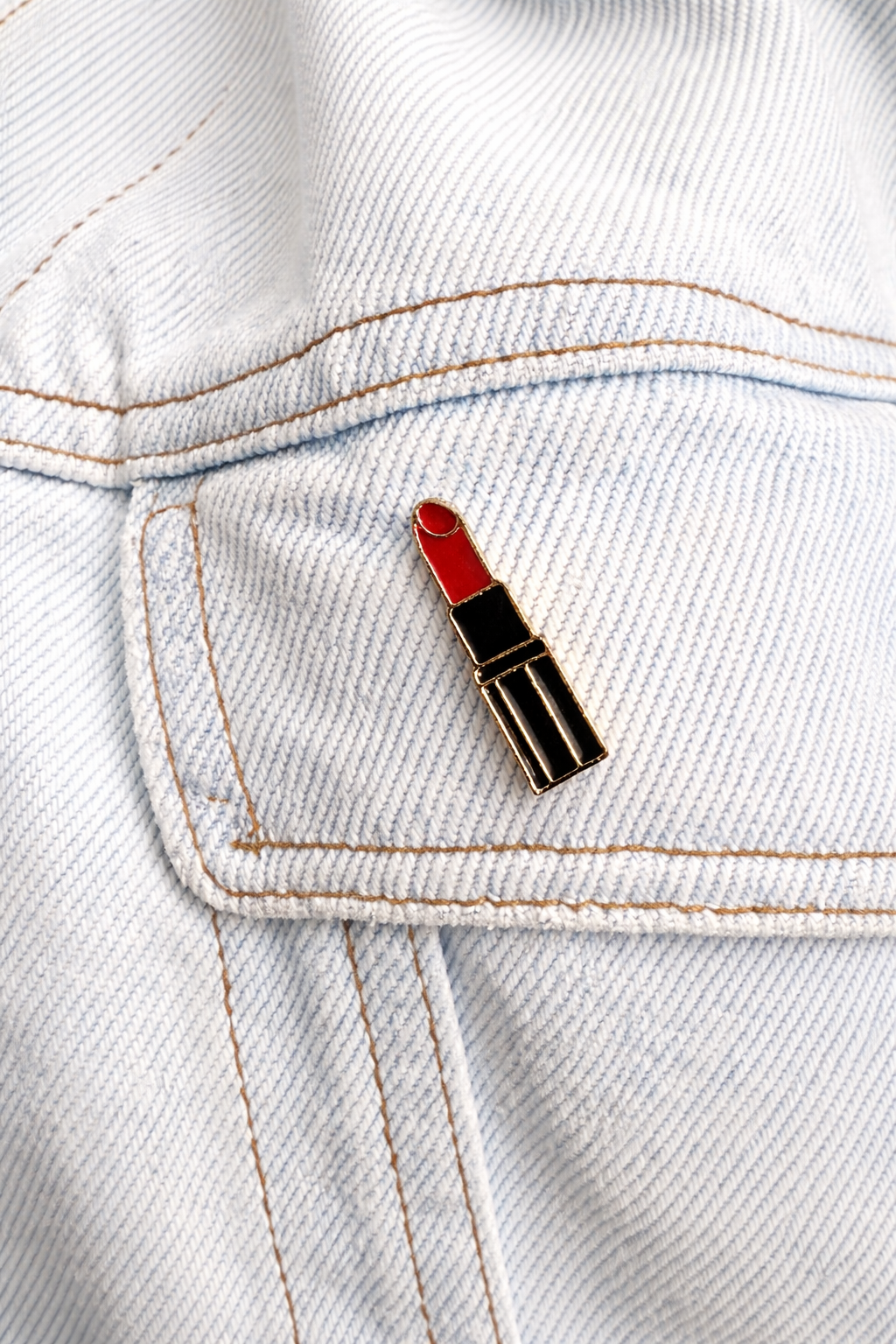 PINS ROUGE A LEVRES ROUGE.png