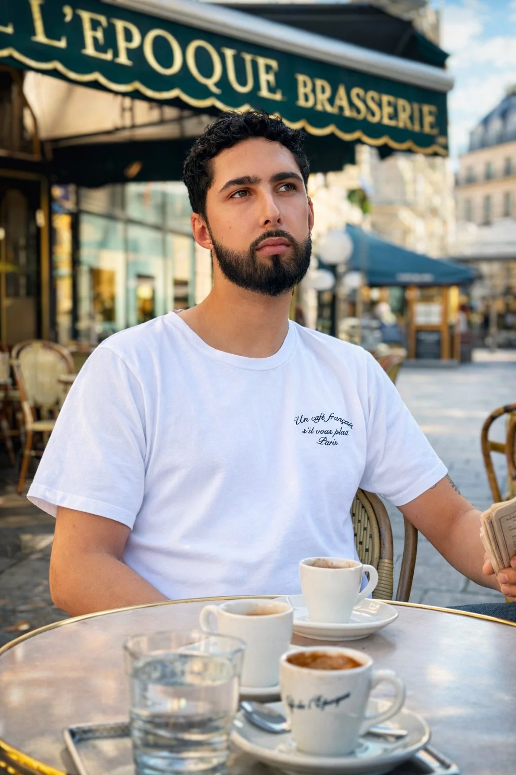T-shirt brodé Un café français