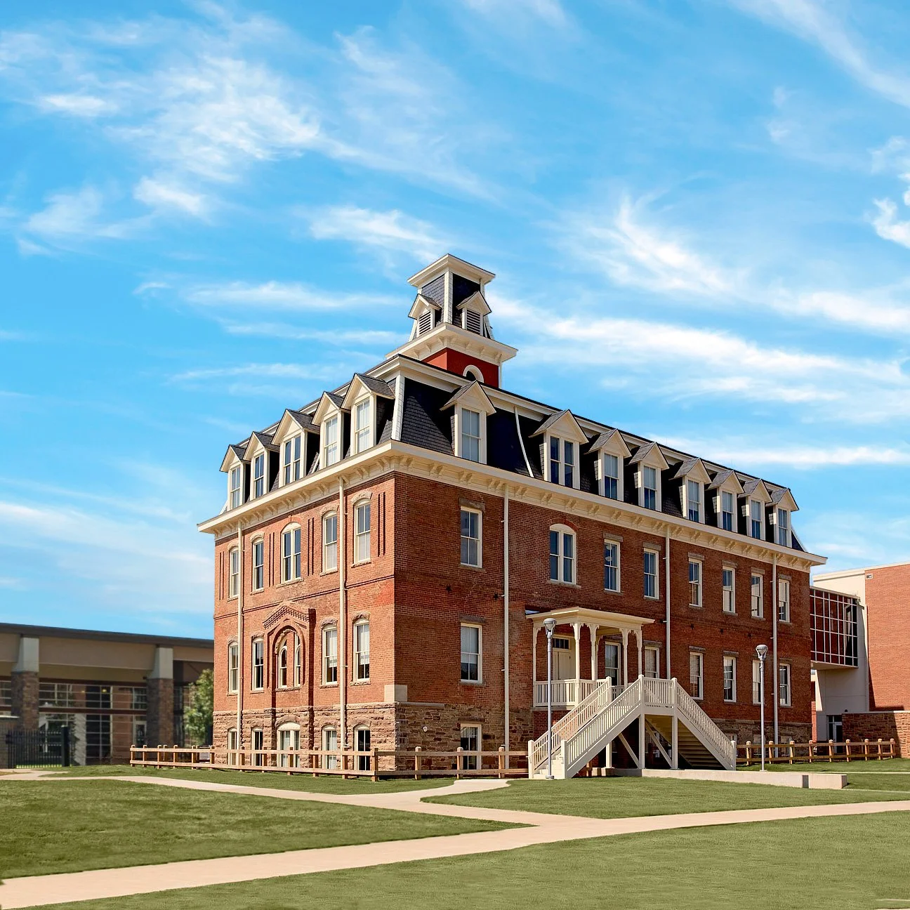 abc old main day.jpg