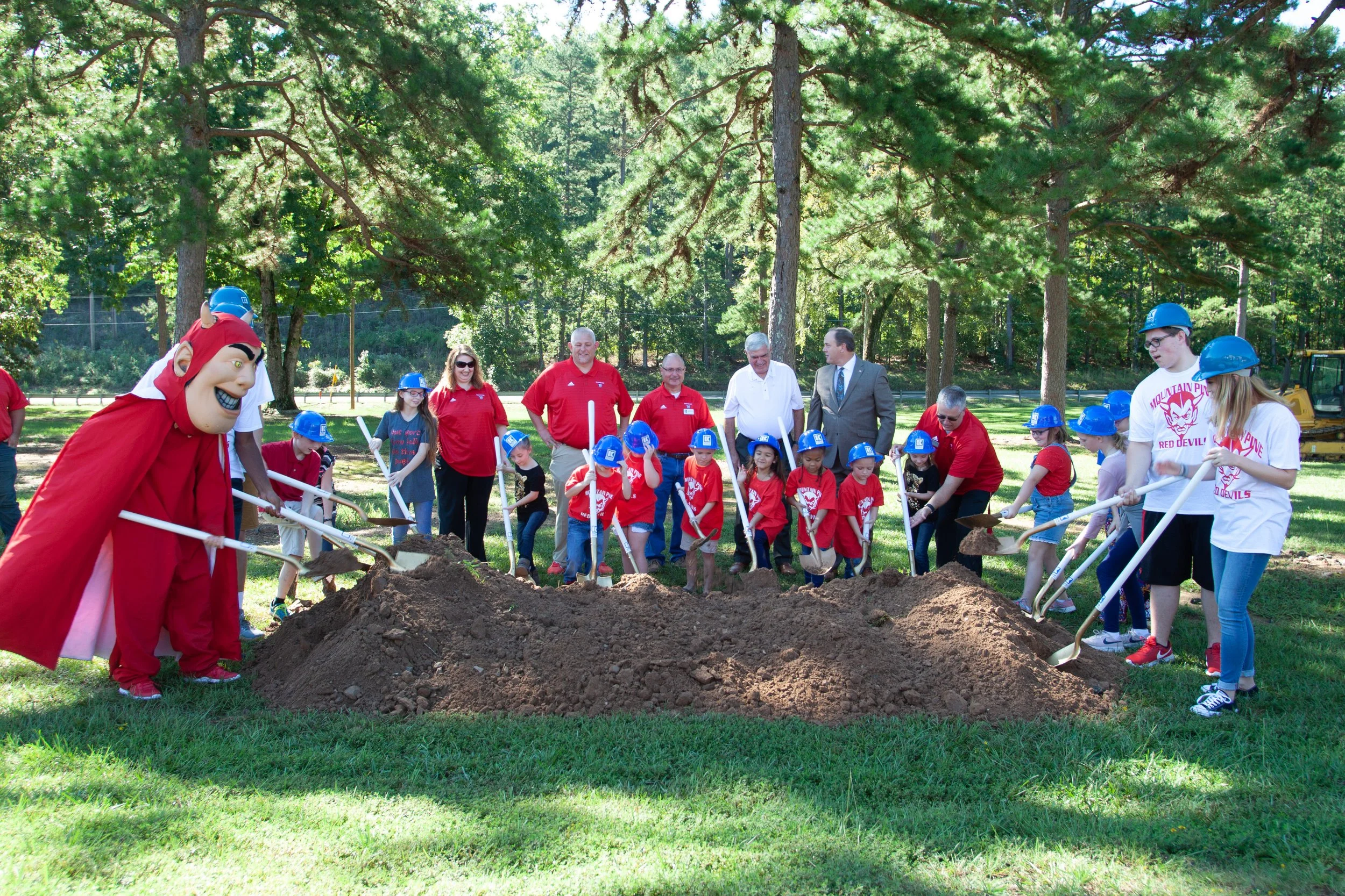 Mtn-Pine_groundbreaking_2018-1962.jpg