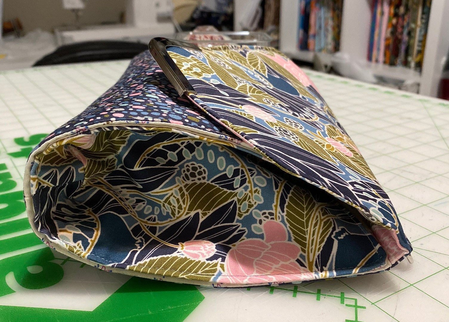 https://i.etsystatic.com/5966157/r/il/f81349/2577567089/il_fullxfull.2577567089_lg7q.jpg