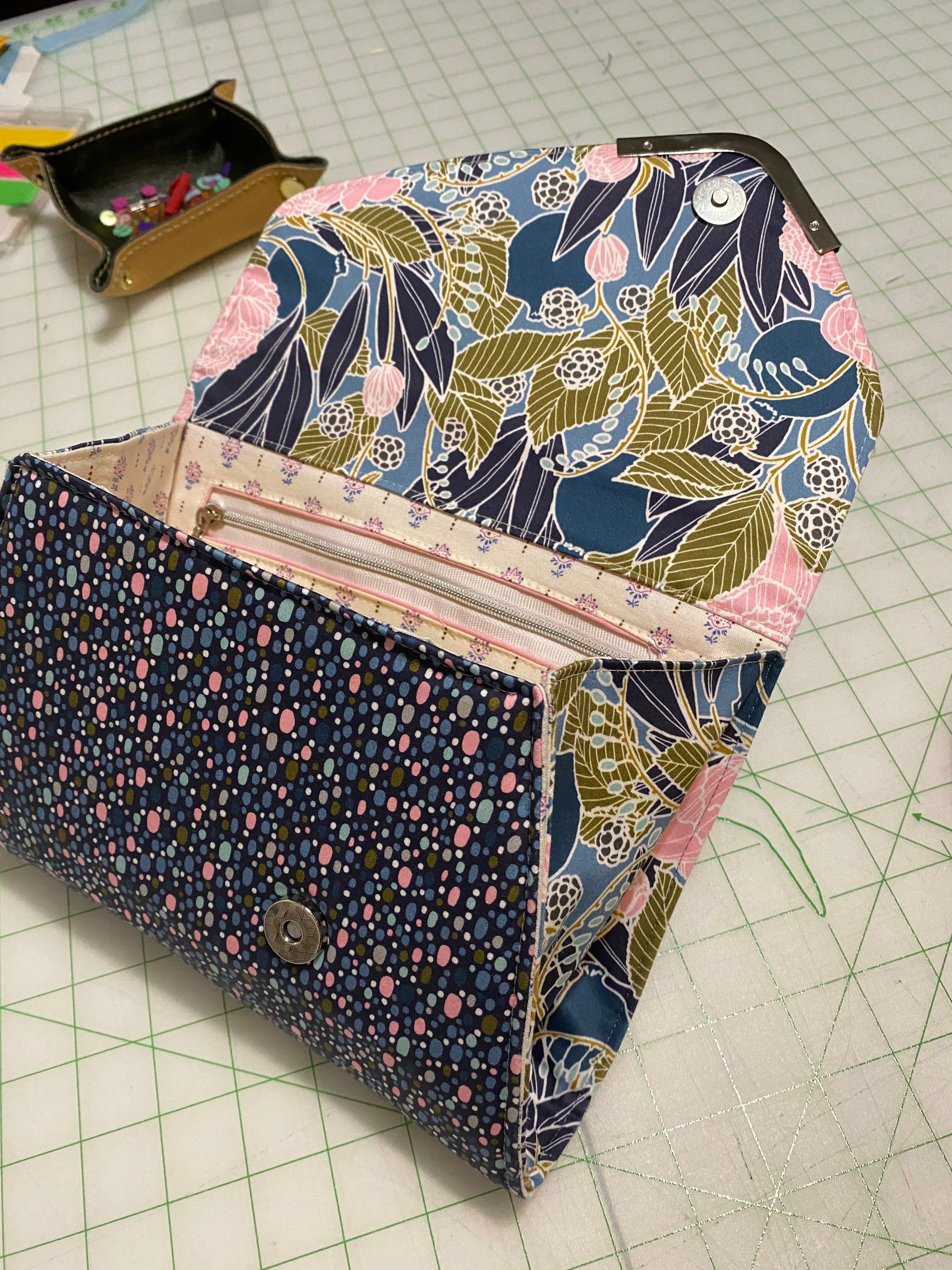 https://i.etsystatic.com/5966157/r/il/d89783/2577367983/il_fullxfull.2577367983_q3wy.jpg