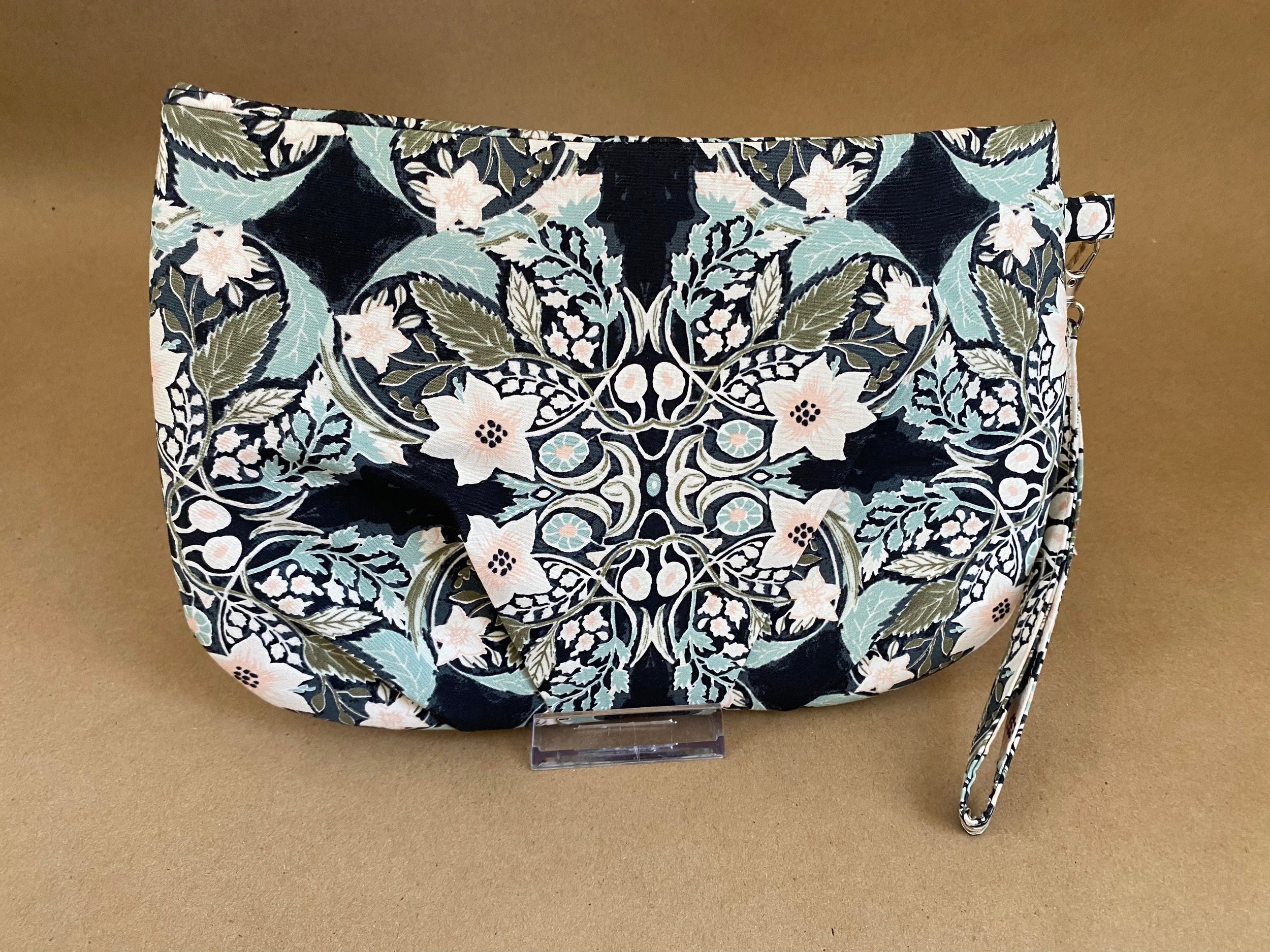 https://i.etsystatic.com/5966157/r/il/bfdcf2/3972248504/il_fullxfull.3972248504_az2f.jpg